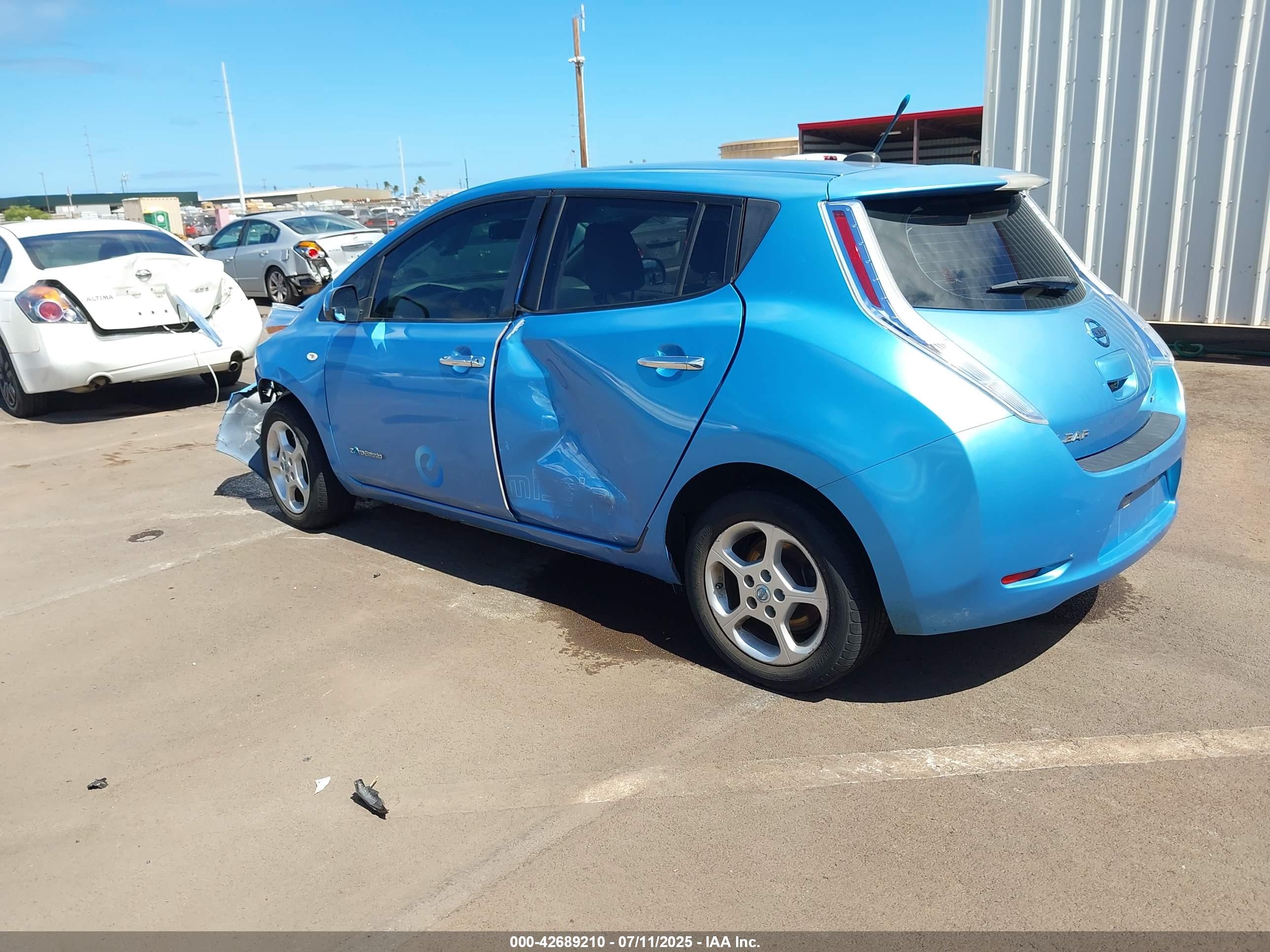 NISSAN LEAF image 3
