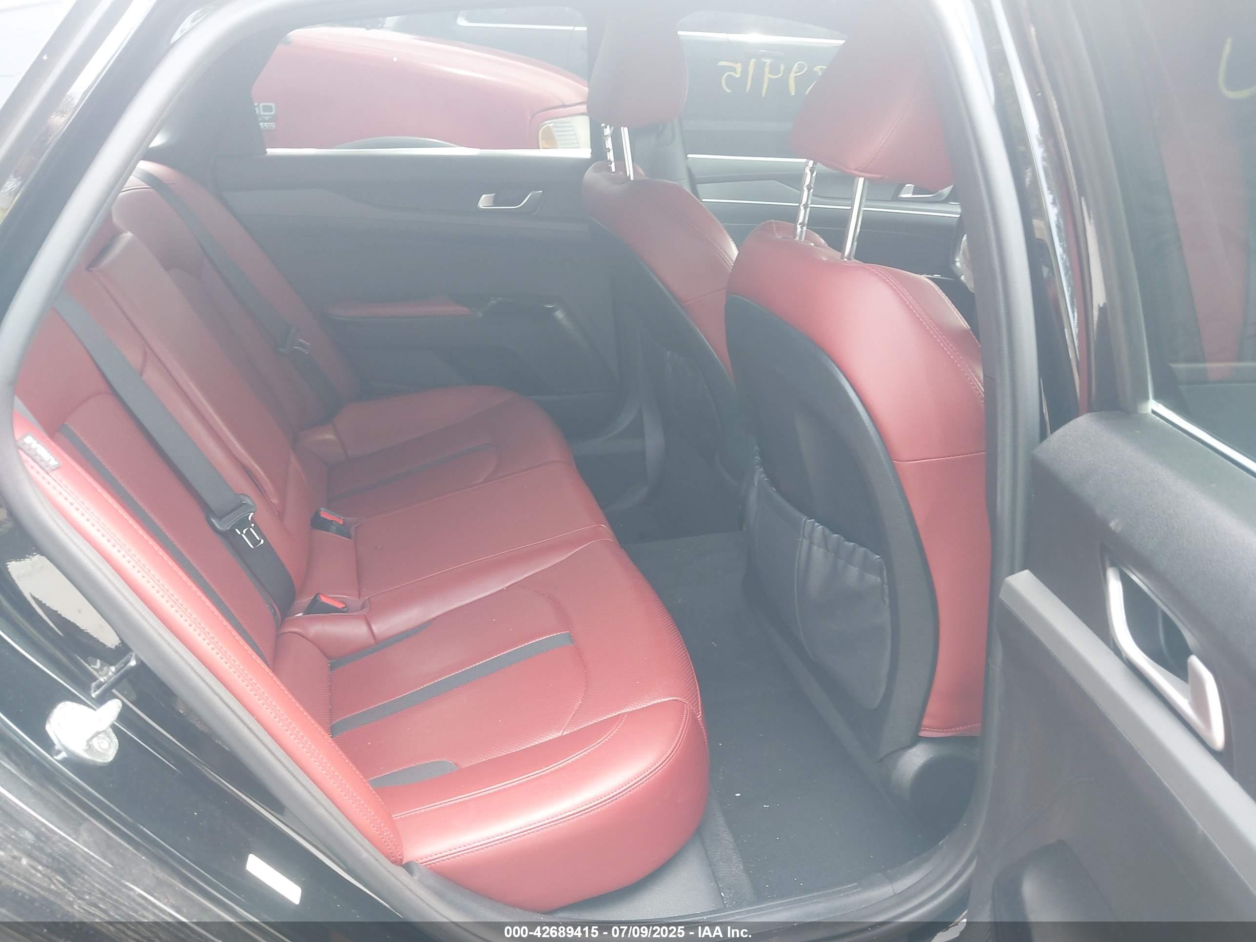 KIA K5 image 8