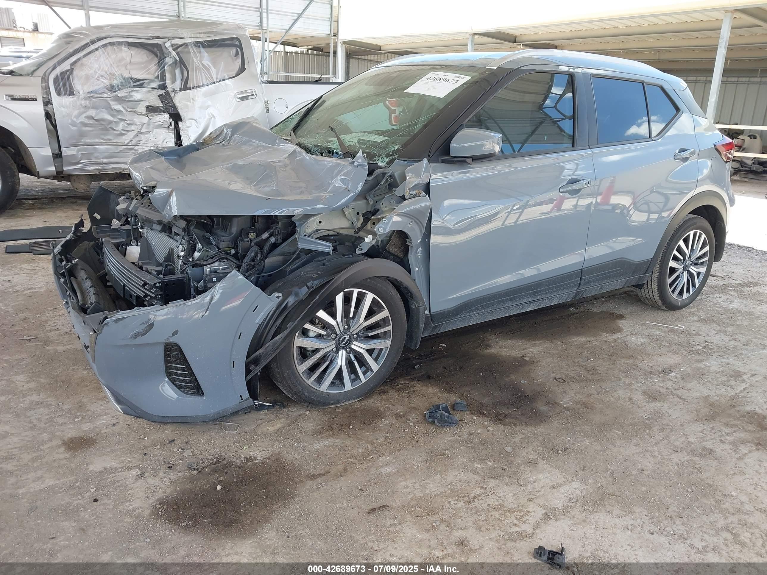 NISSAN KICKS image 2