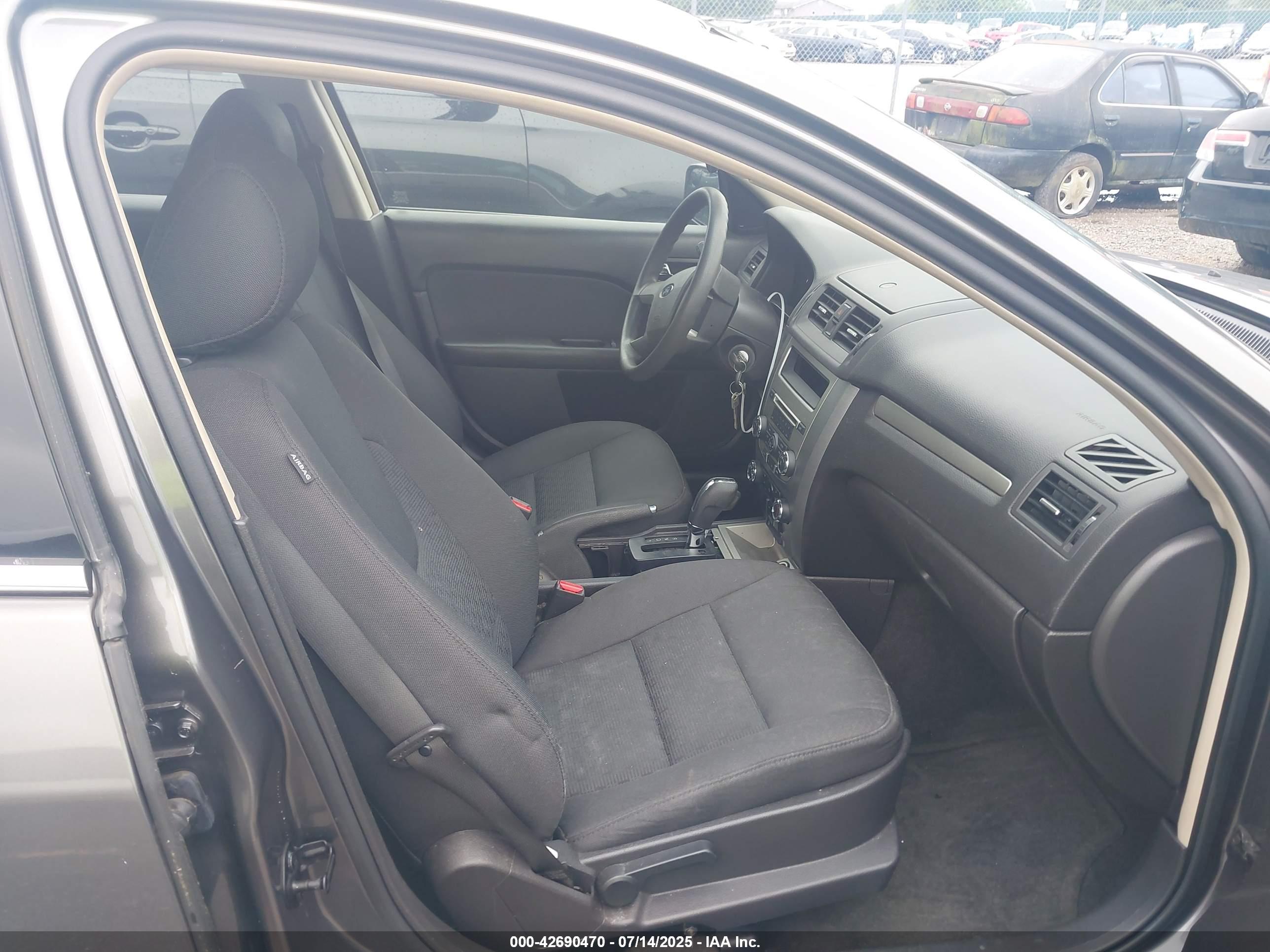FORD FUSION image 5
