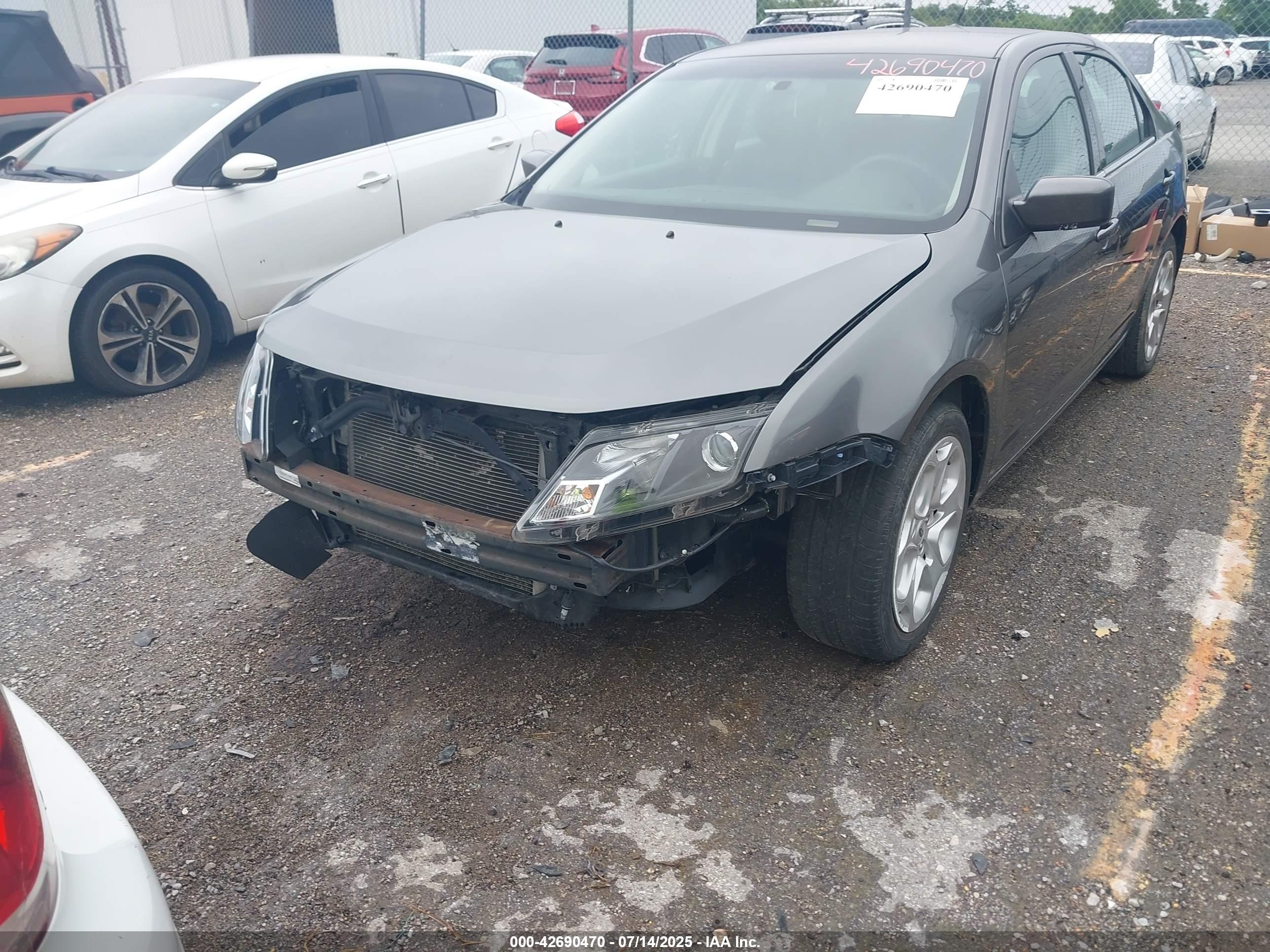 FORD FUSION image 6