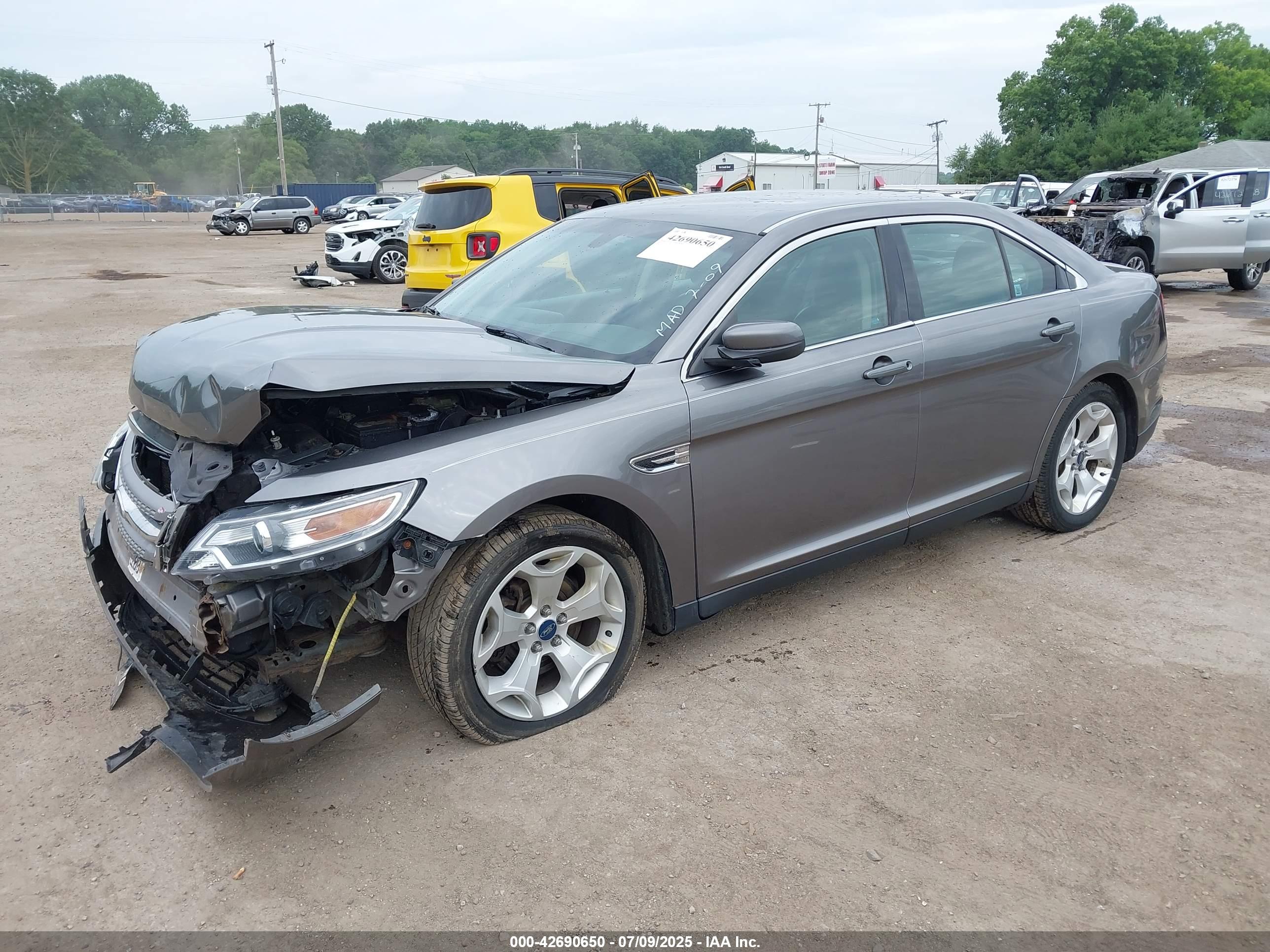 FORD TAURUS image 2