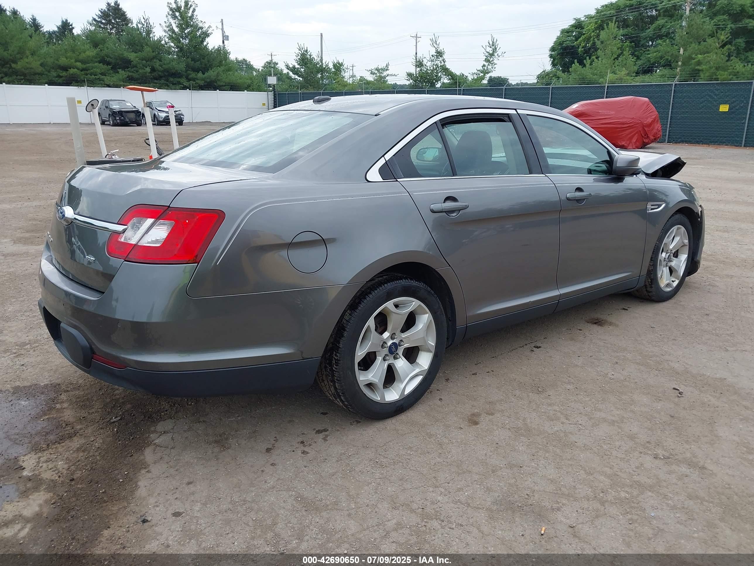 FORD TAURUS image 4