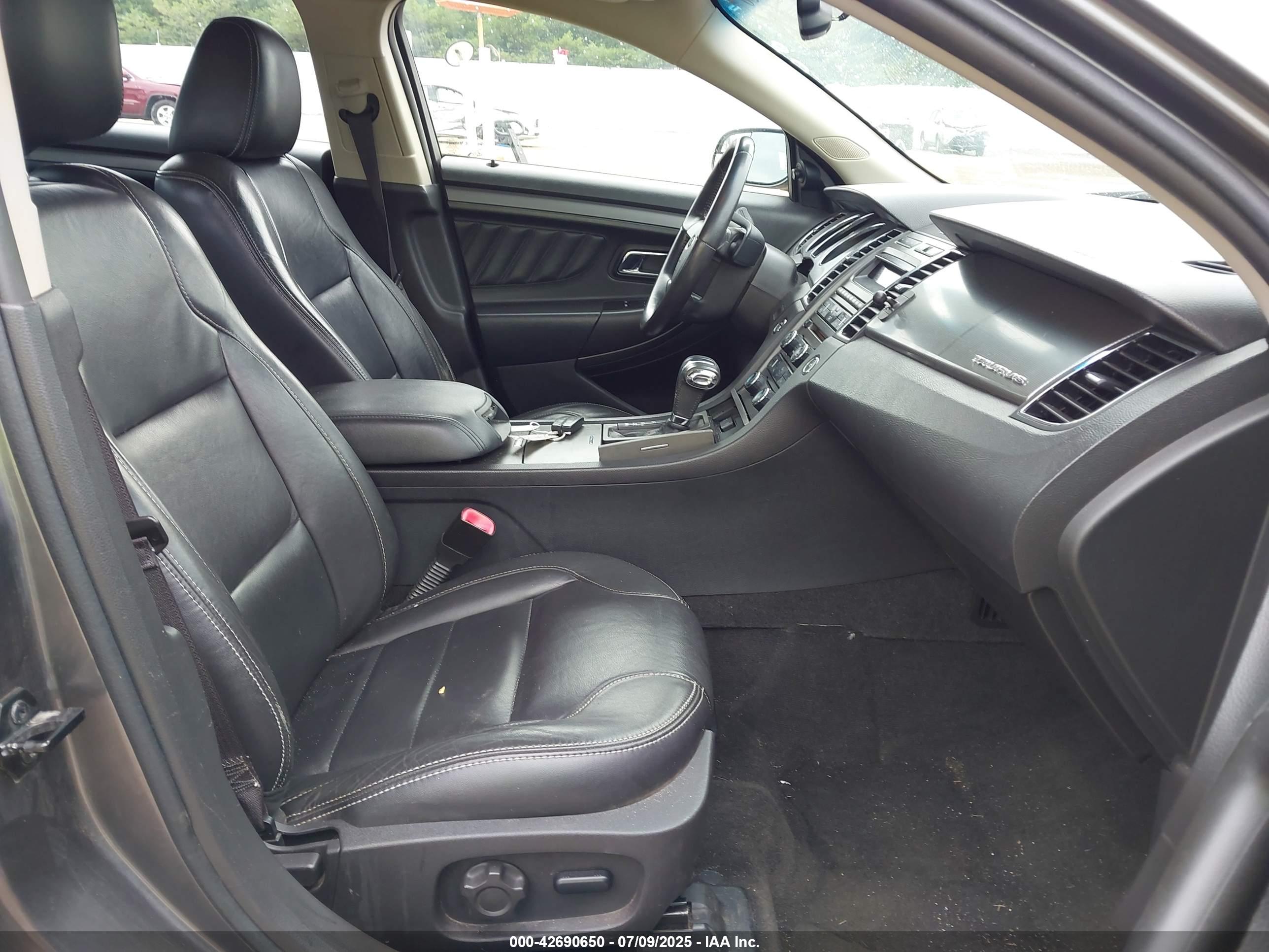 FORD TAURUS image 5