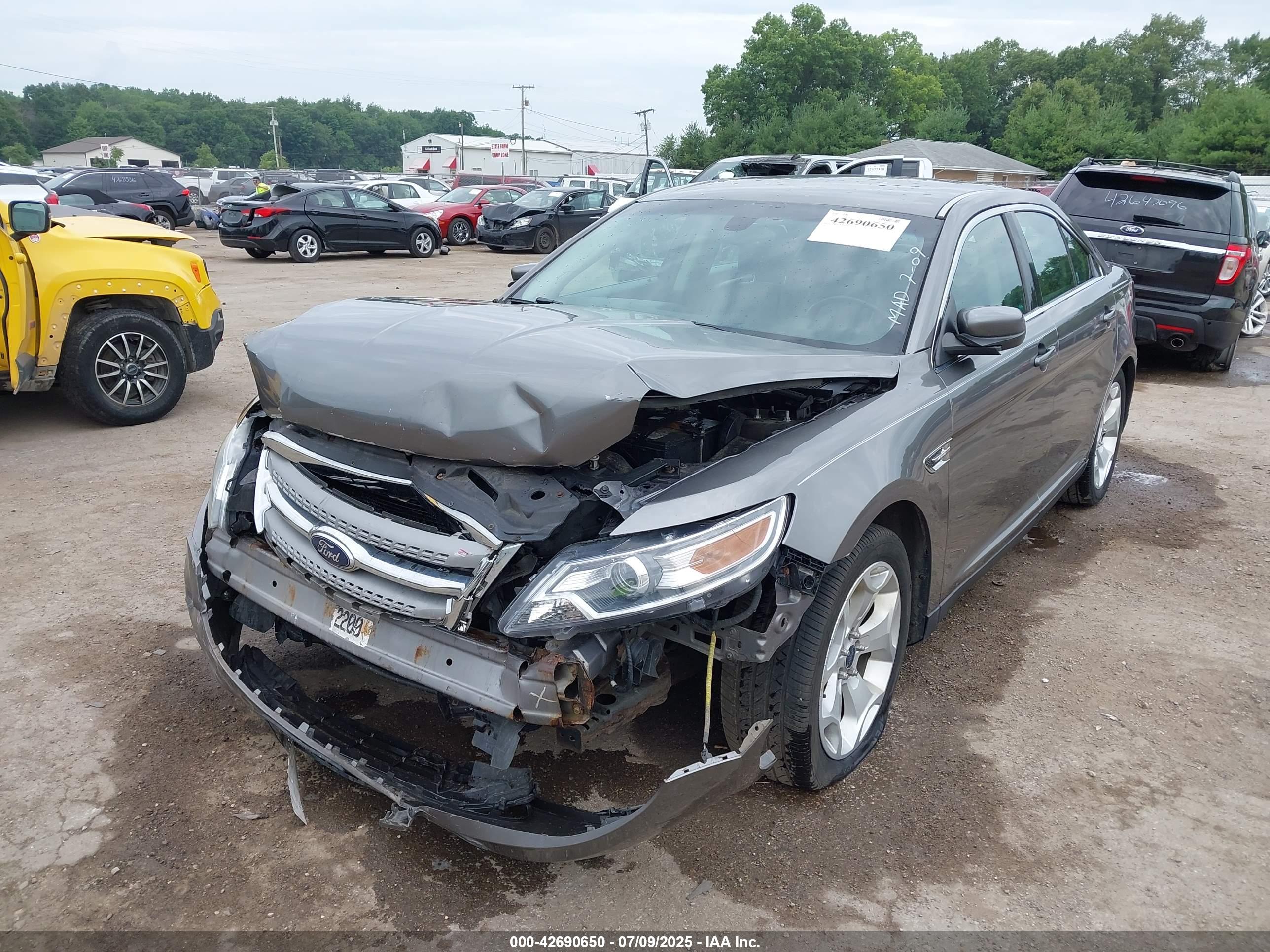 FORD TAURUS image 6