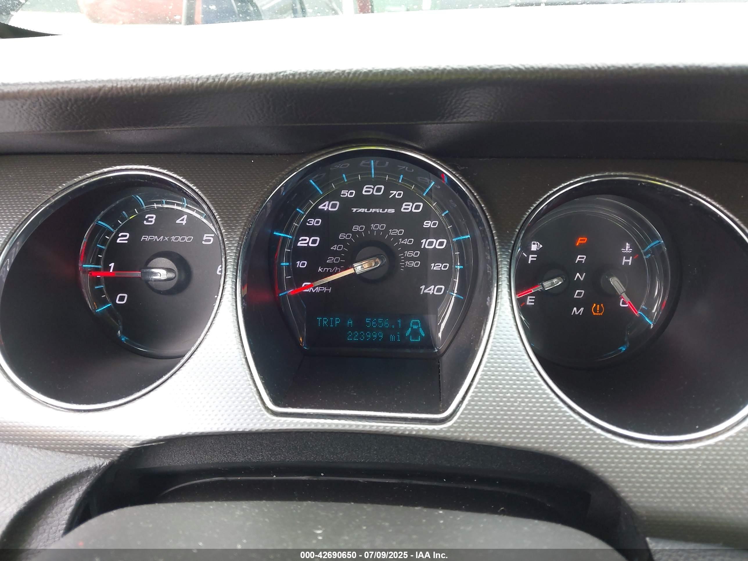 FORD TAURUS image 7