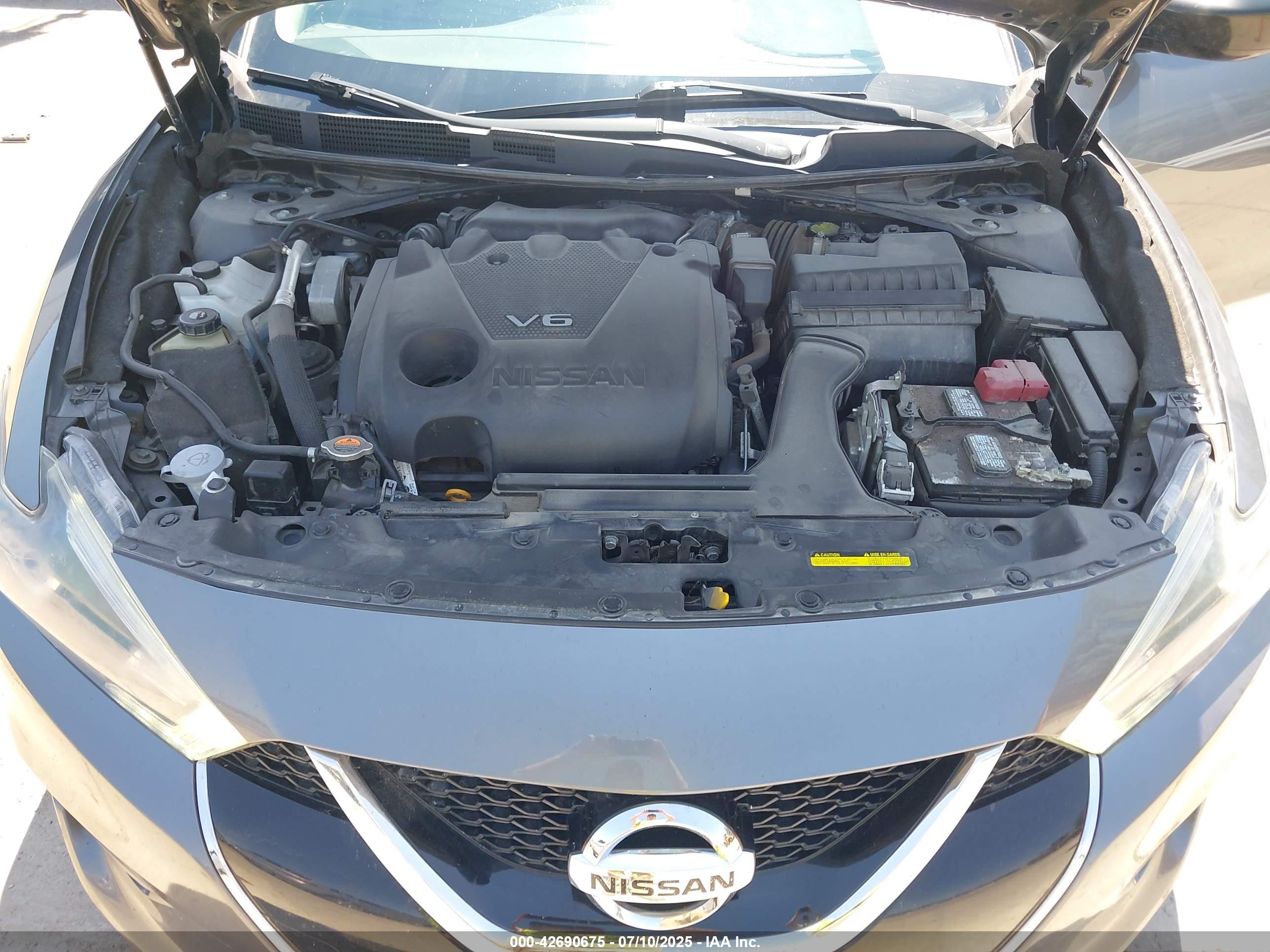 NISSAN MAXIMA image 10