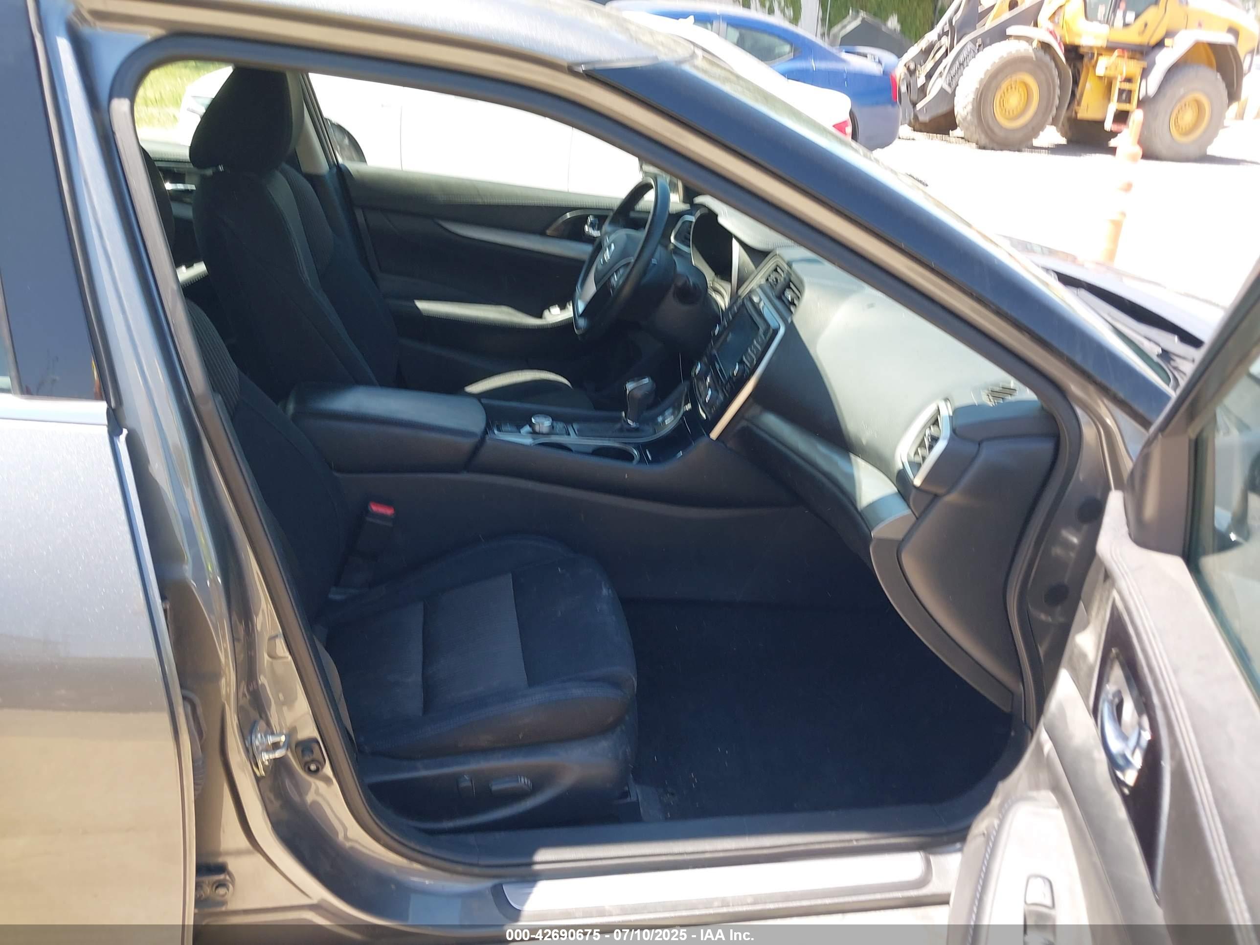 NISSAN MAXIMA image 5