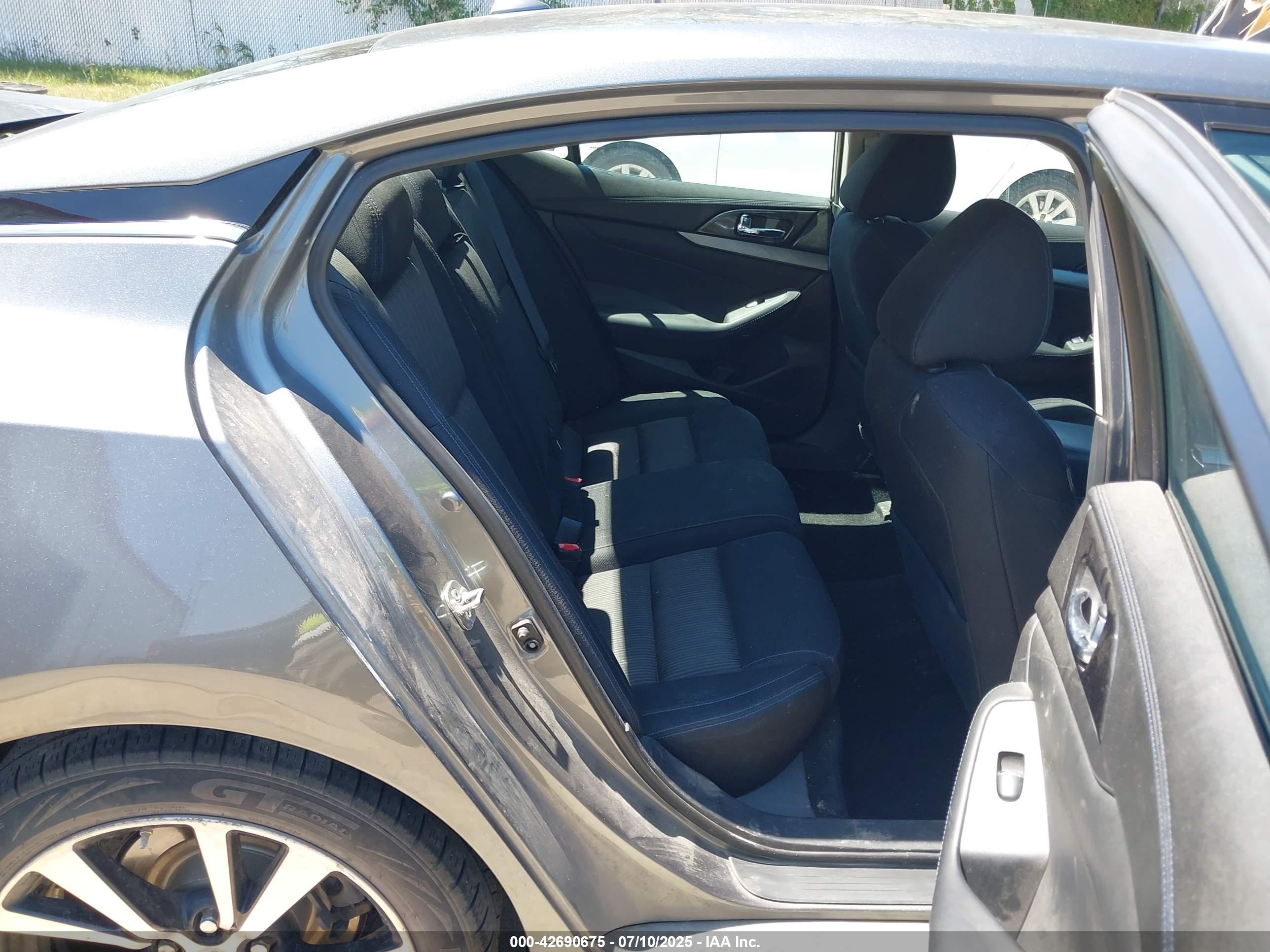 NISSAN MAXIMA image 8