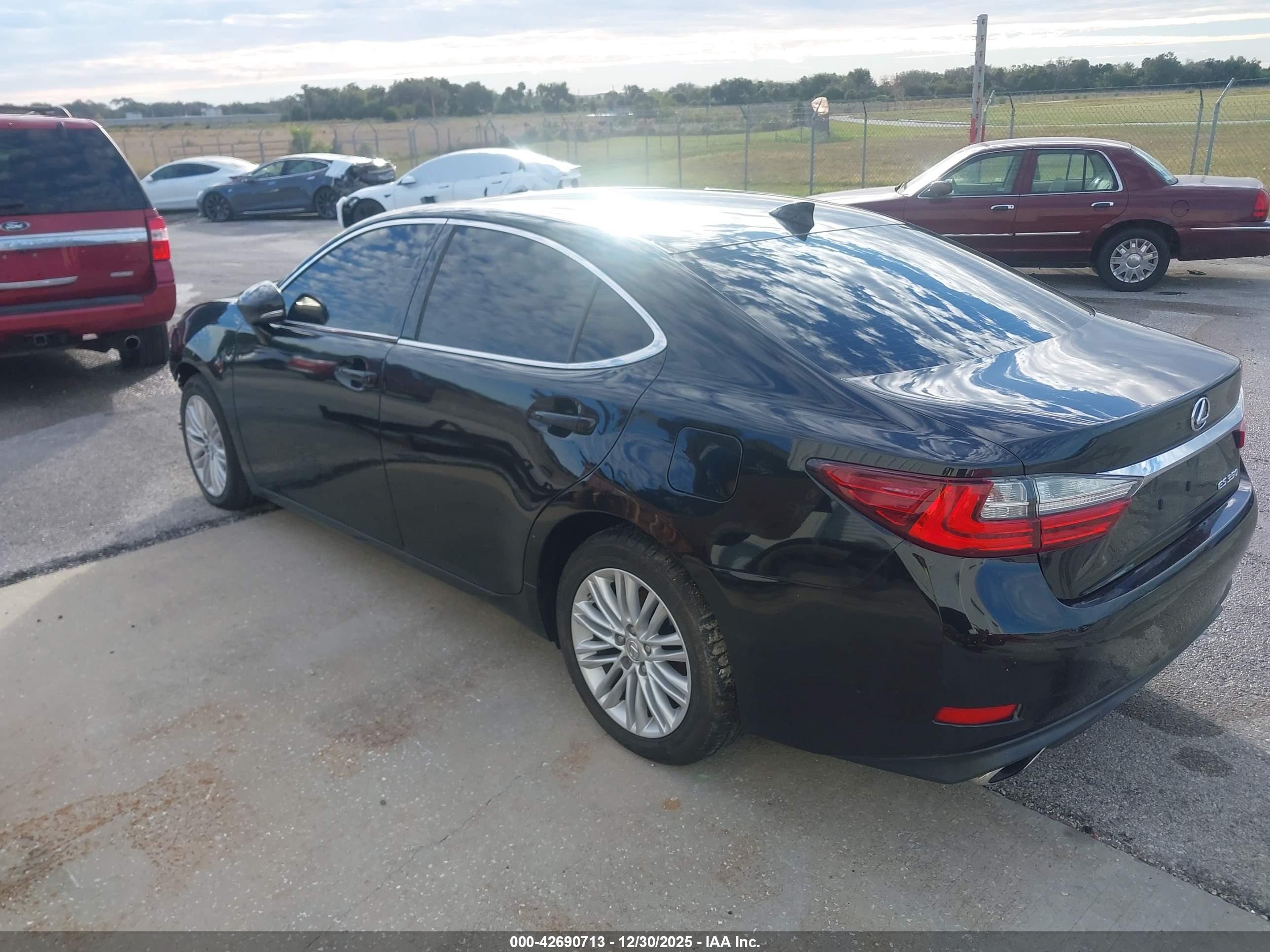 LEXUS ES image 3