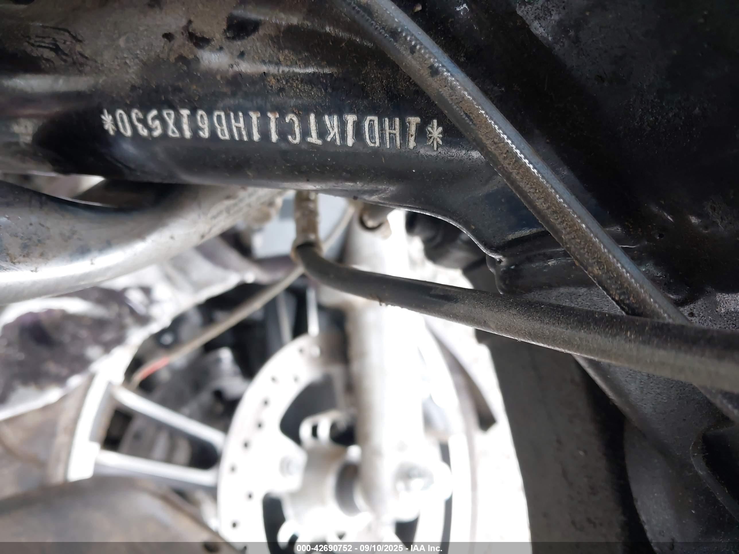 HARLEY-DAVIDSON FLTRXS image 10