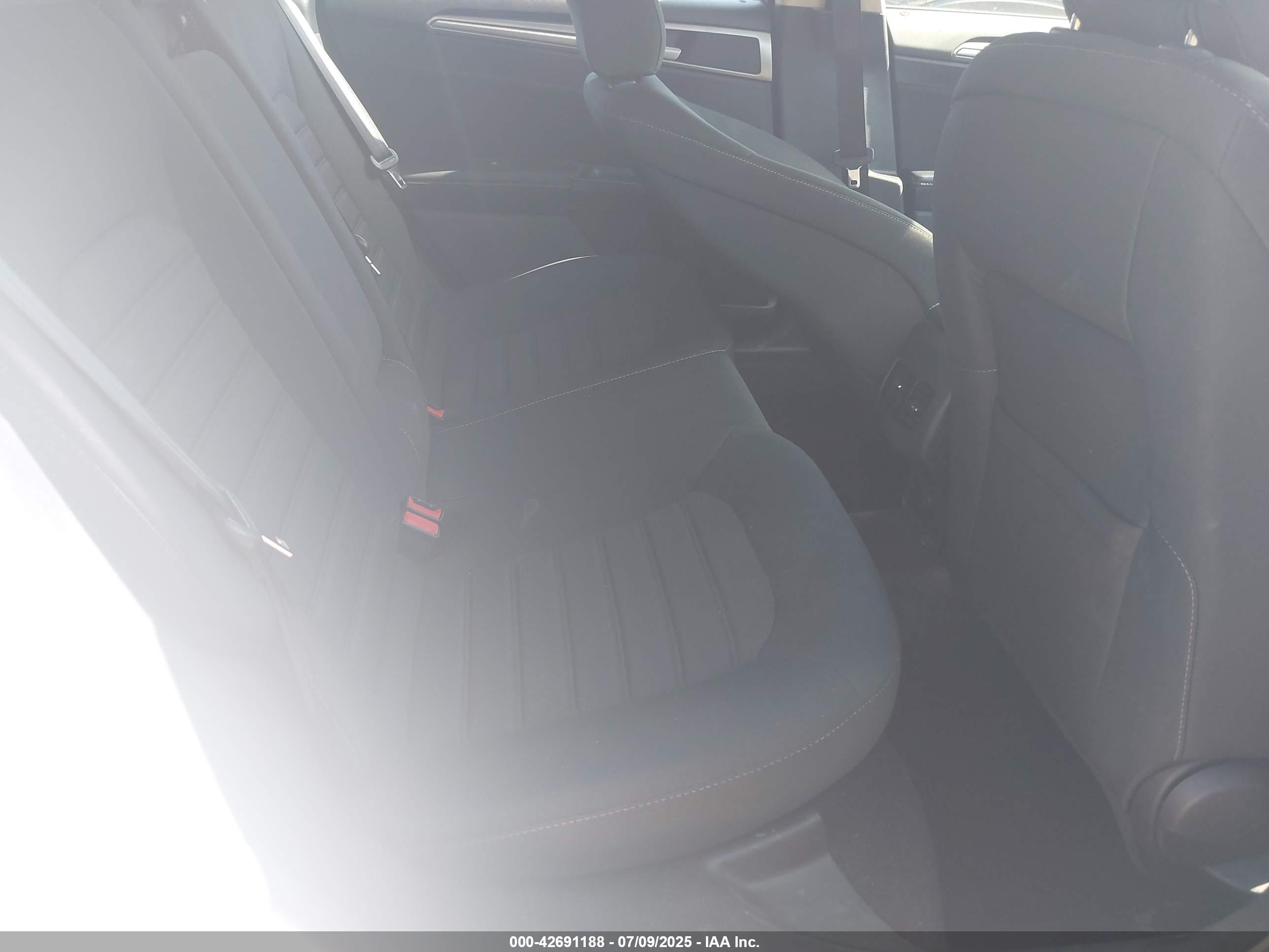 FORD FUSION image 8