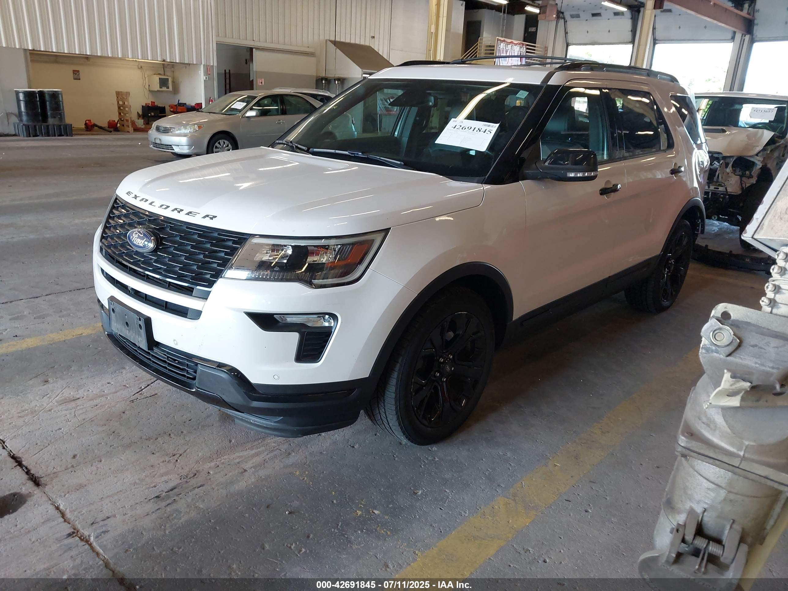 FORD EXPLORER image 2