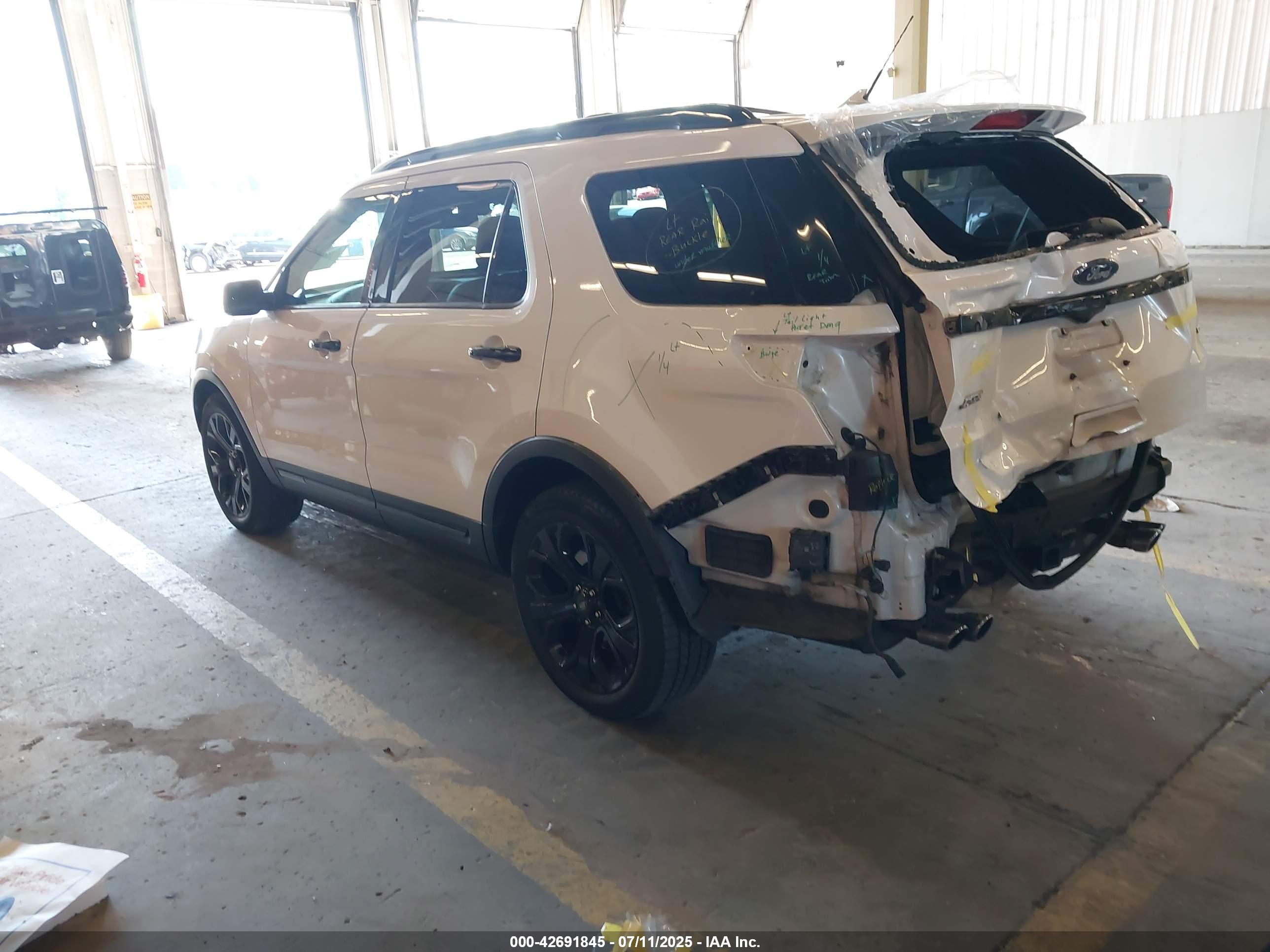 FORD EXPLORER image 3