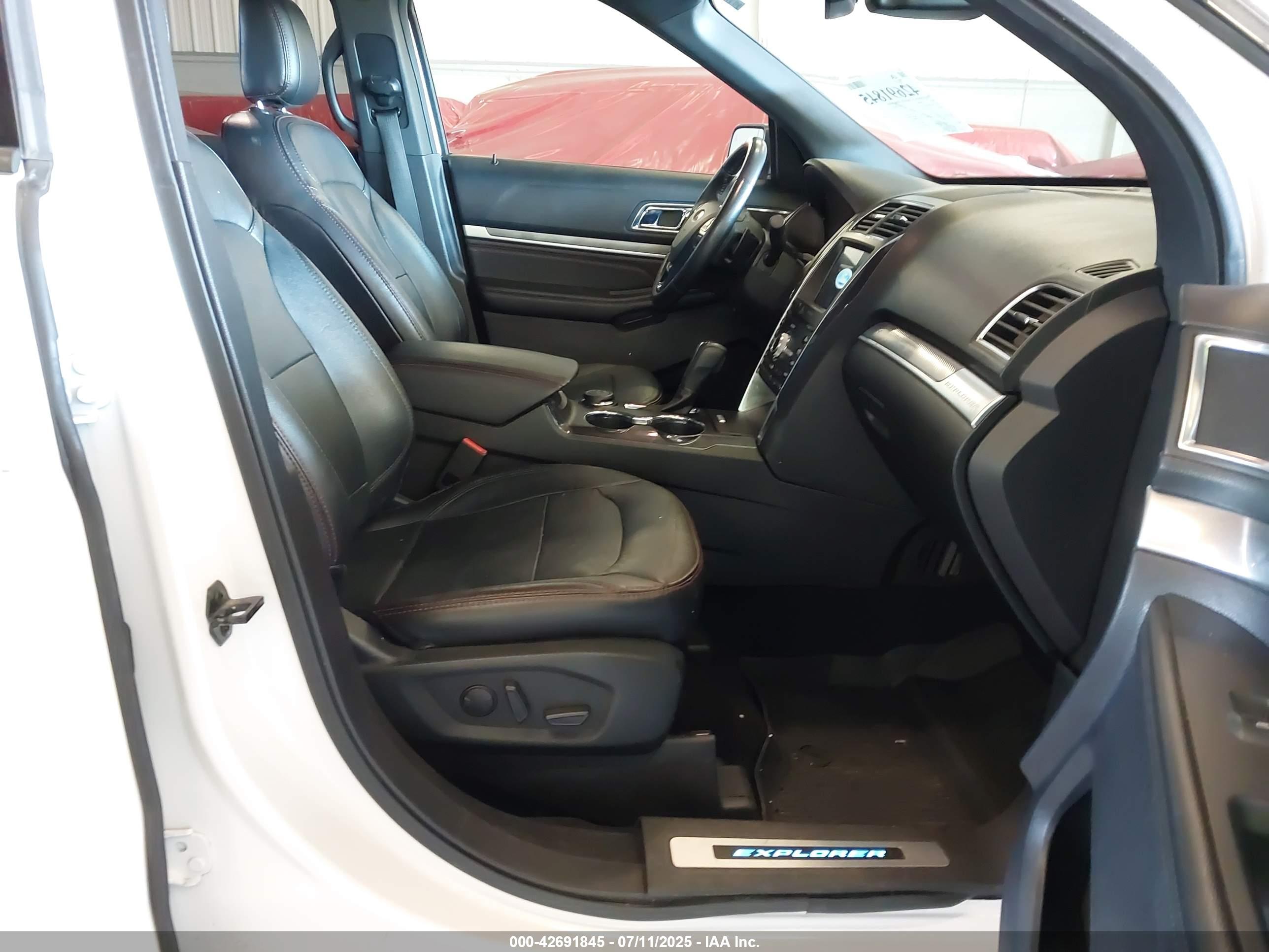 FORD EXPLORER image 5