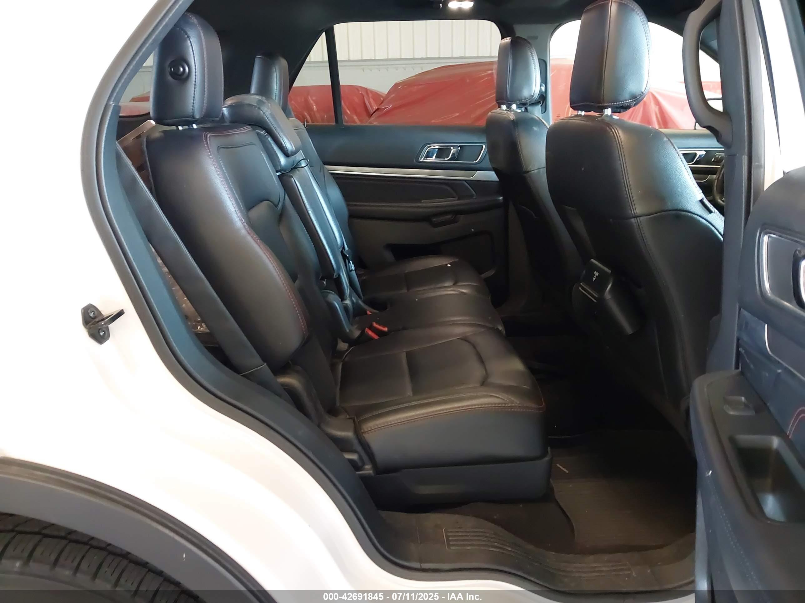 FORD EXPLORER image 8