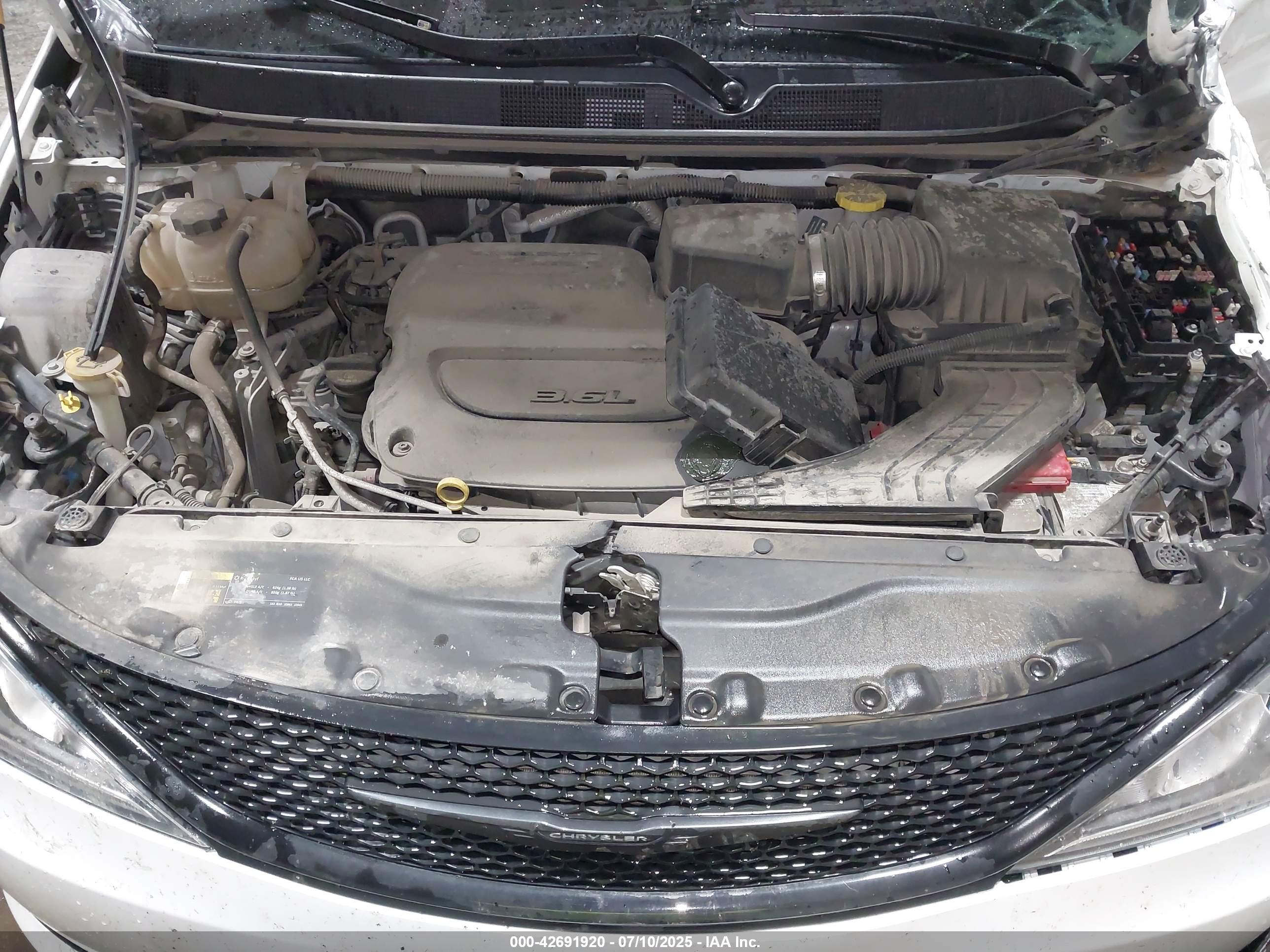 CHRYSLER PACIFICA image 10