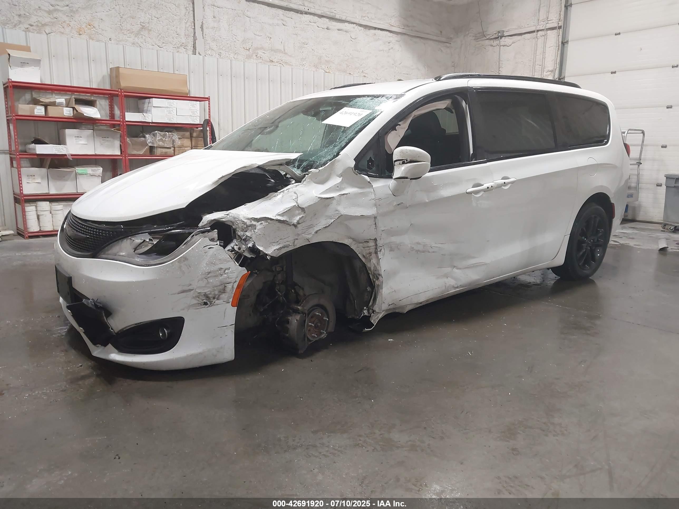 CHRYSLER PACIFICA image 2