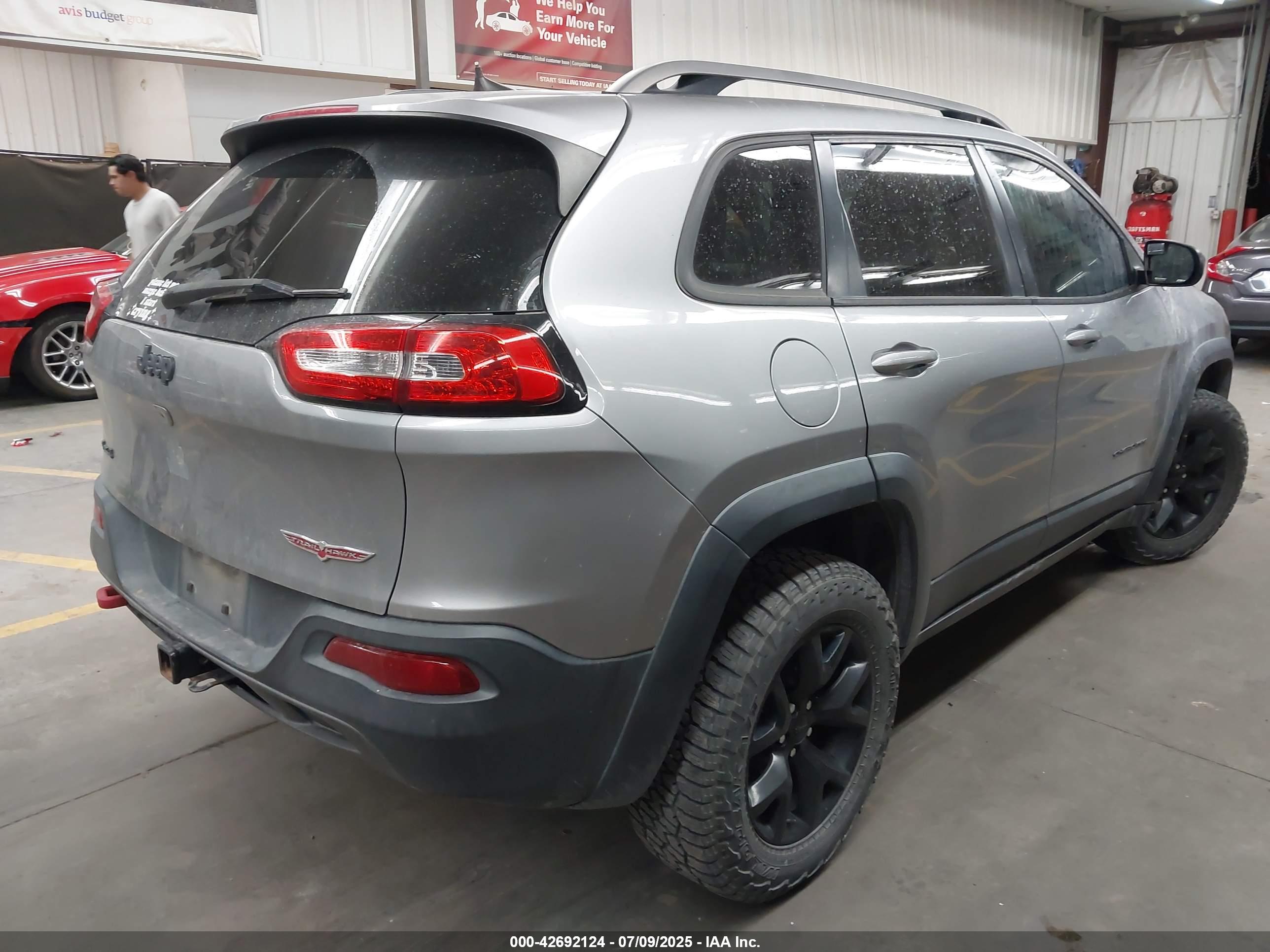 JEEP CHEROKEE image 4