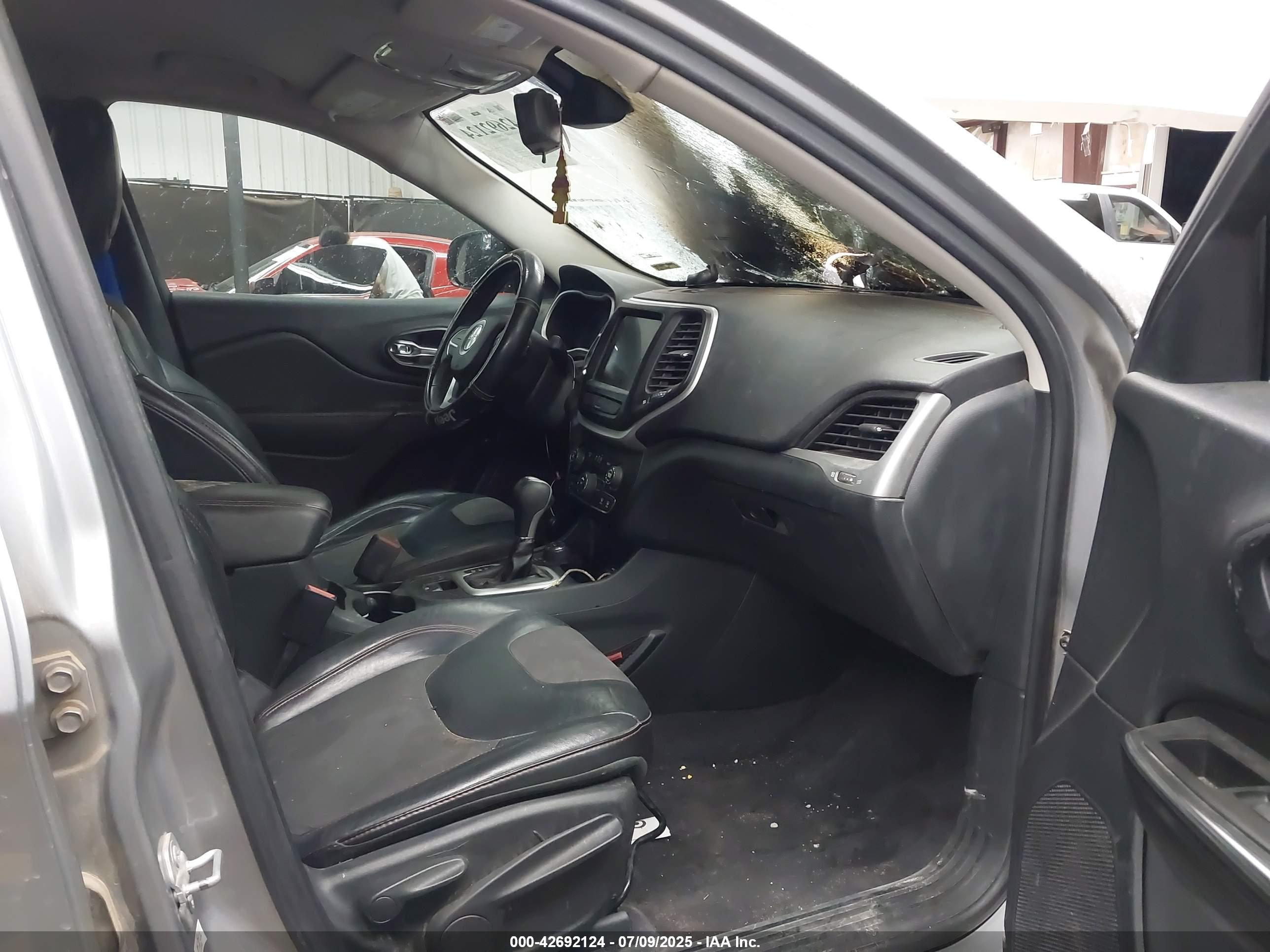 JEEP CHEROKEE image 5