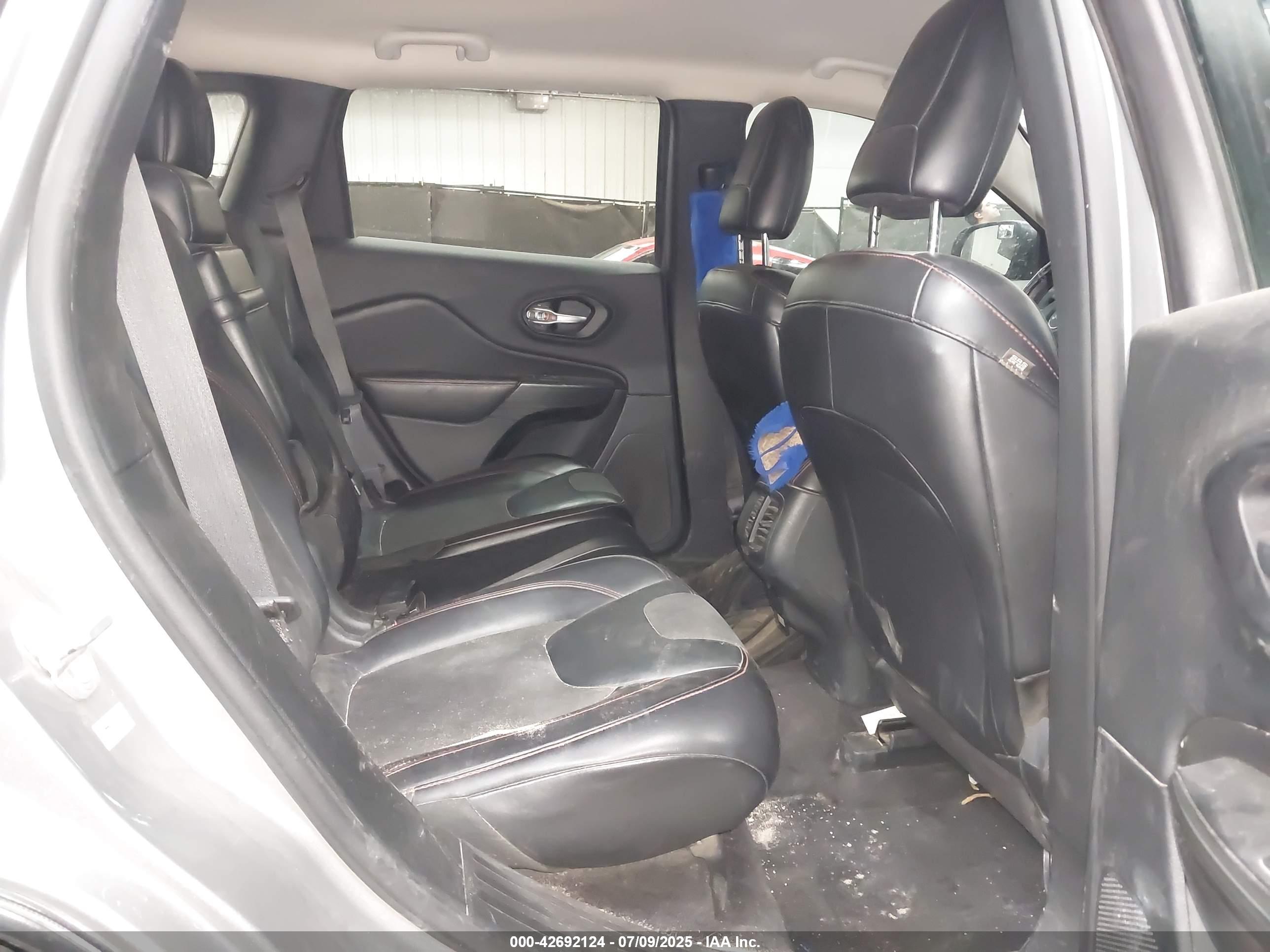 JEEP CHEROKEE image 8