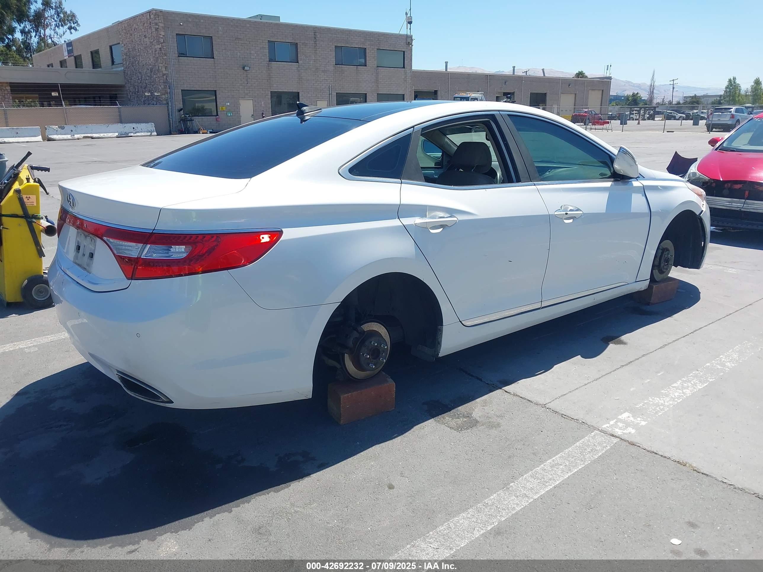 HYUNDAI AZERA image 4