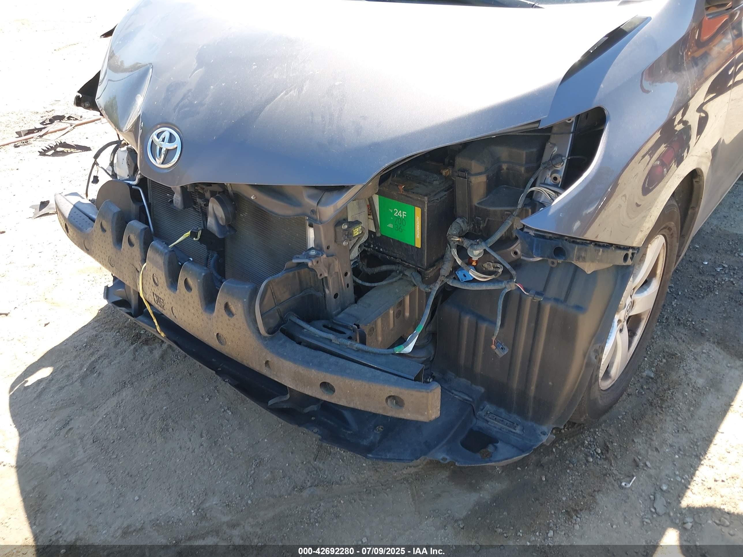 TOYOTA SIENNA image 6