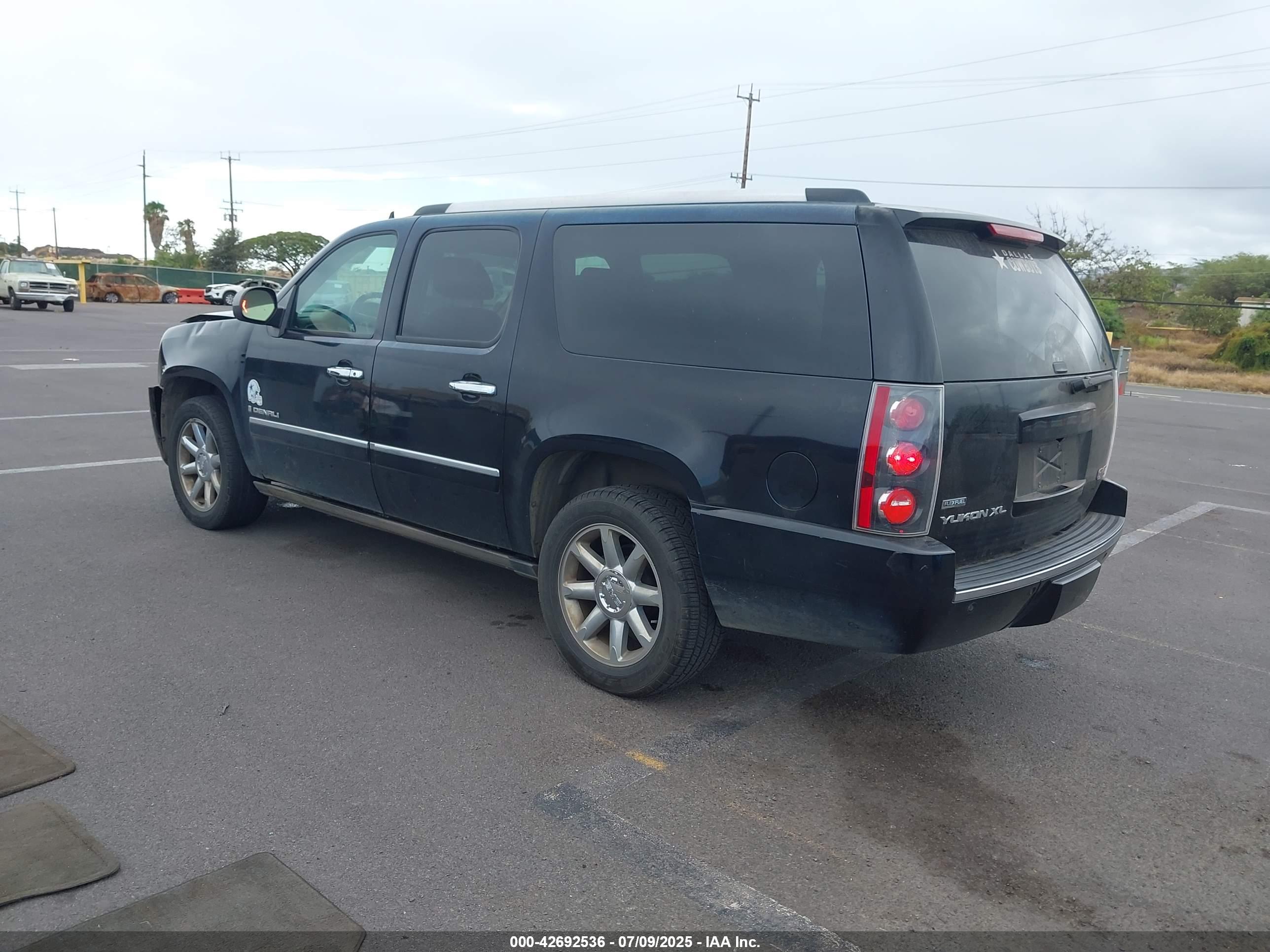 GMC YUKON image 3