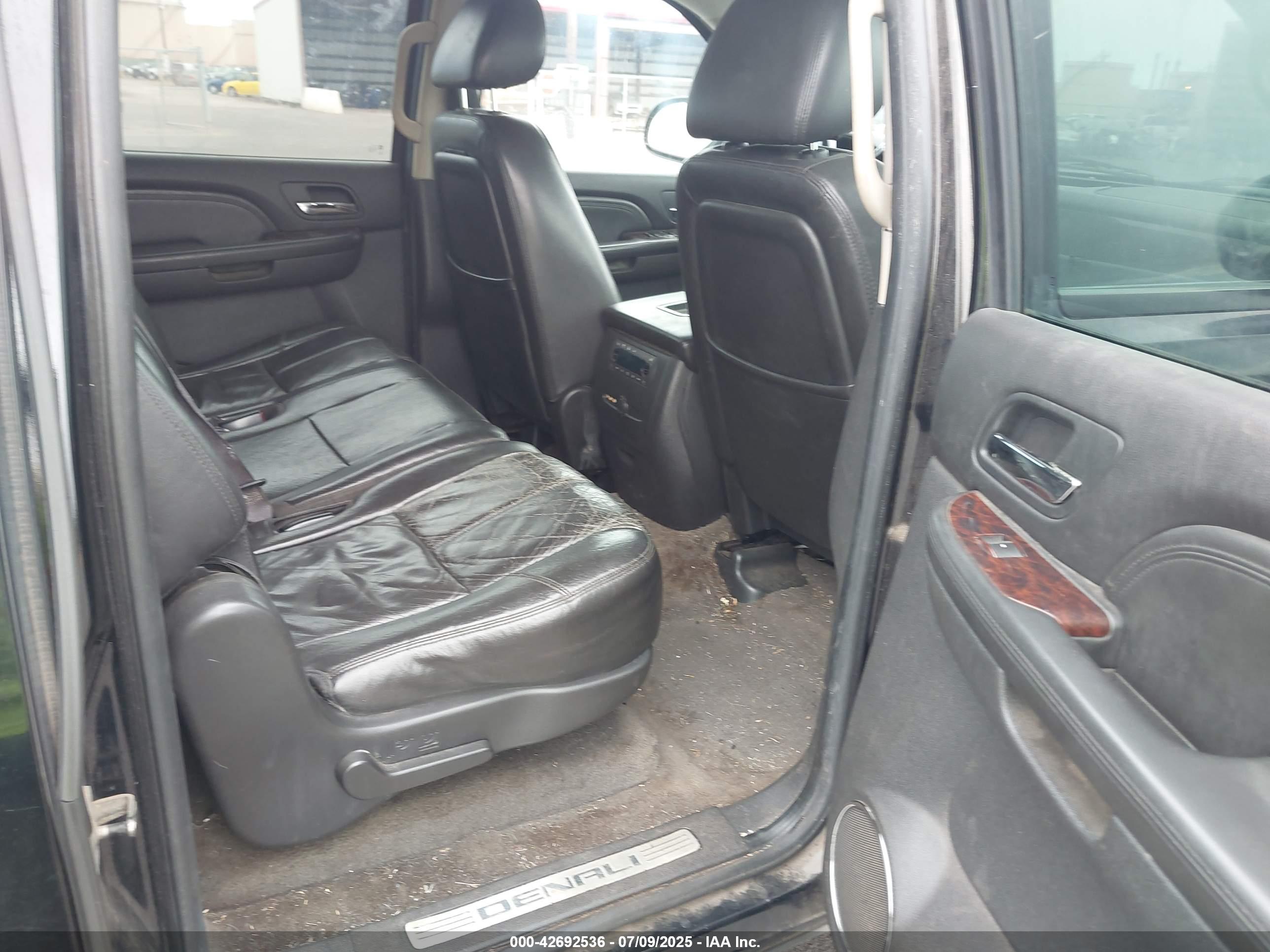GMC YUKON image 8