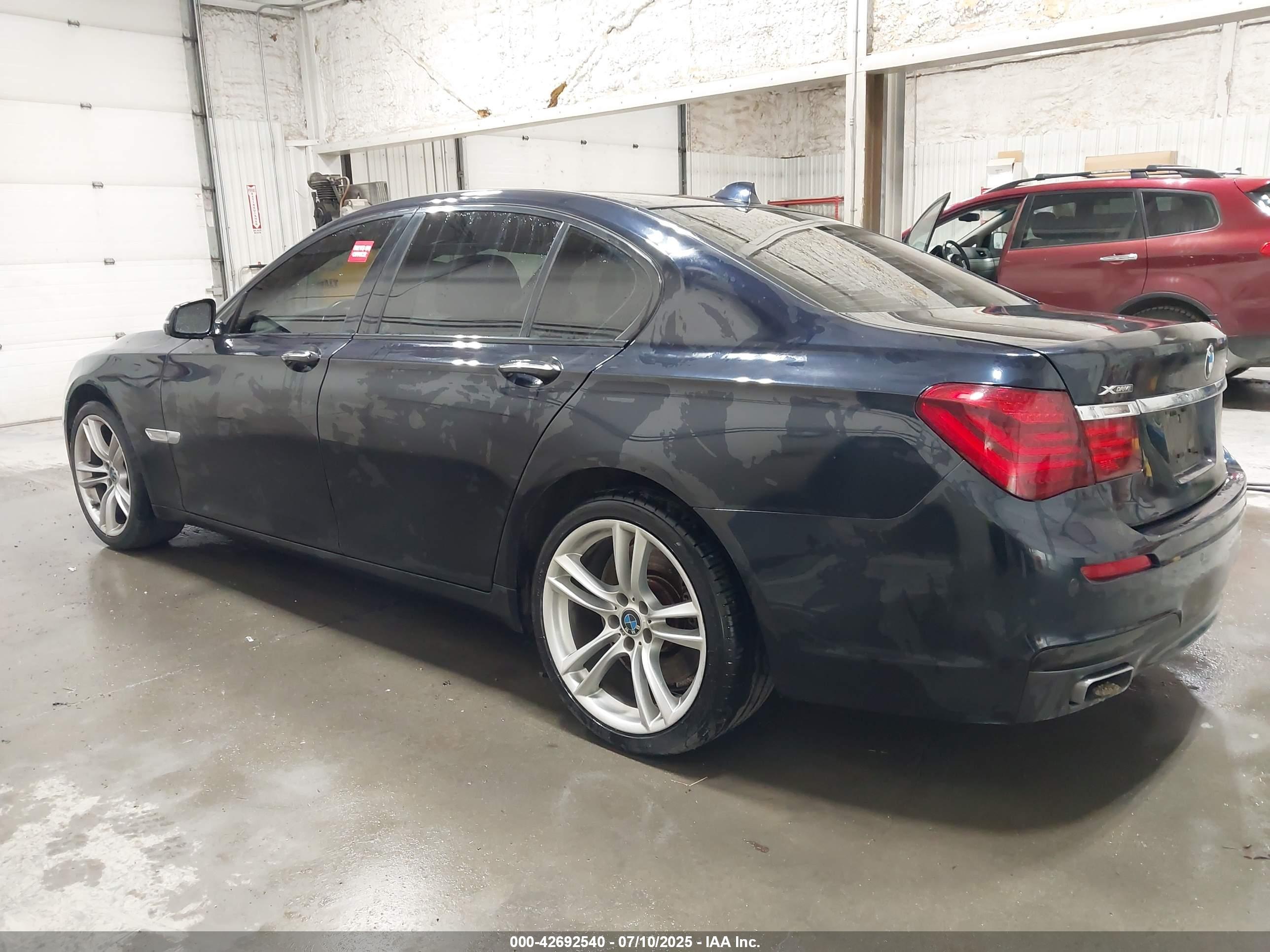 BMW 750I image 3