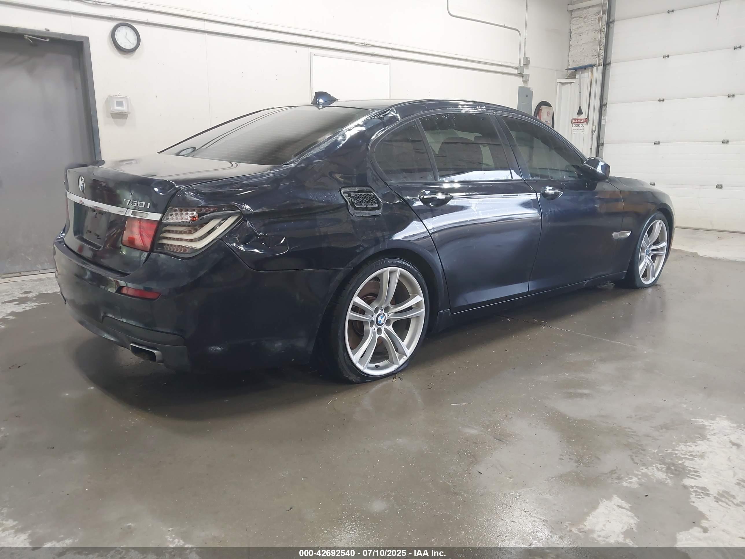 BMW 750I image 4