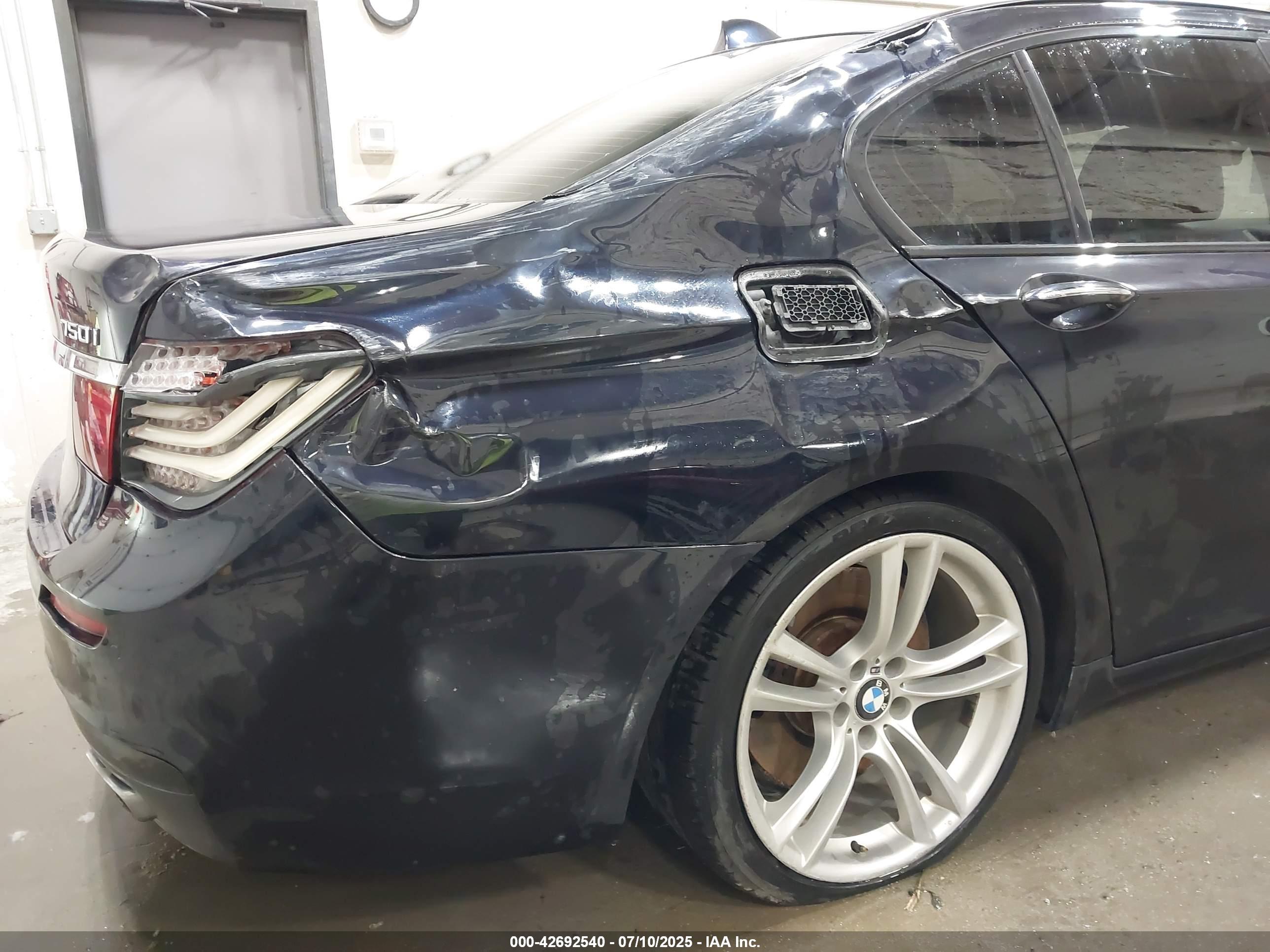 BMW 750I image 6