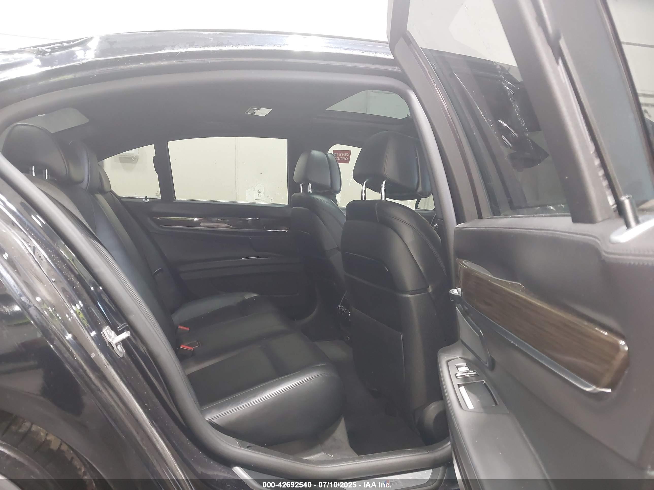 BMW 750I image 8