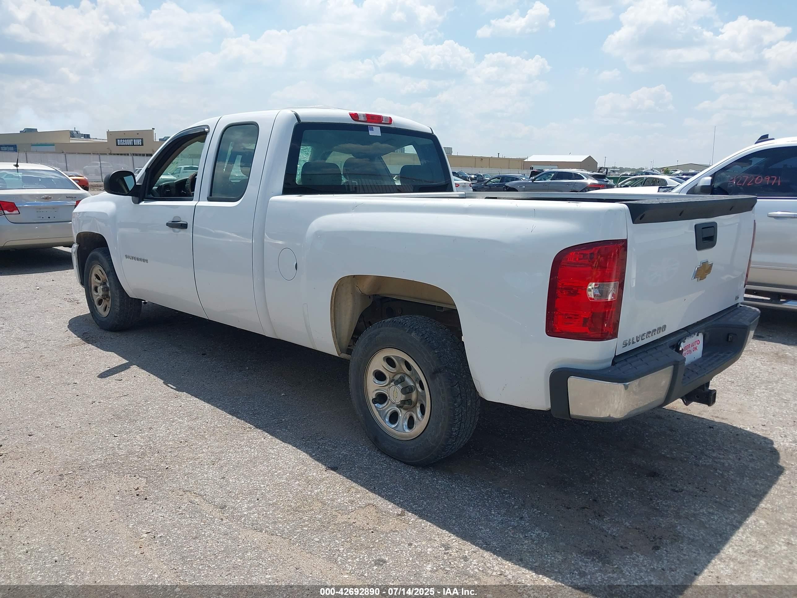 CHEVROLET SILVERADO image 3