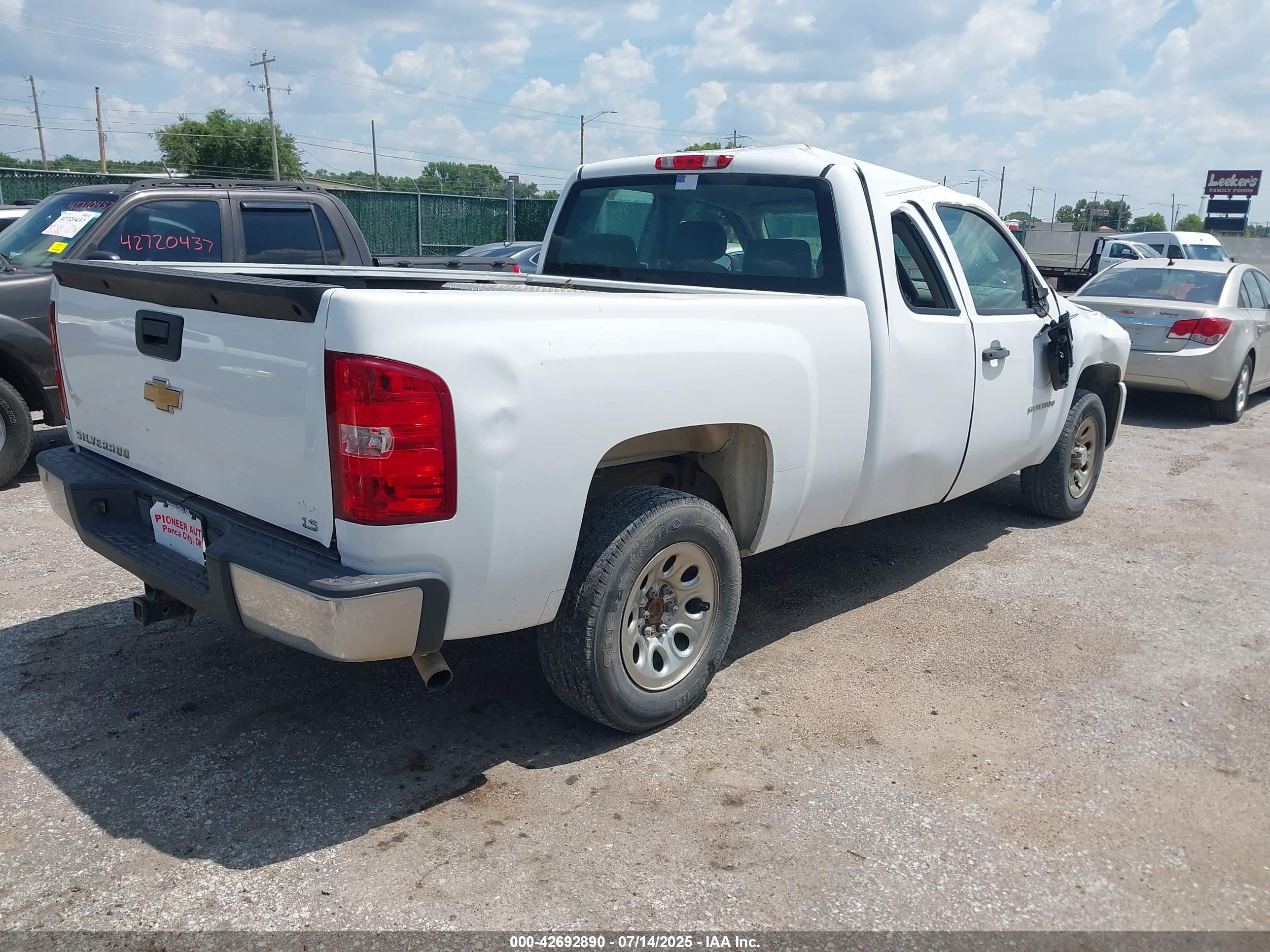 CHEVROLET SILVERADO image 4
