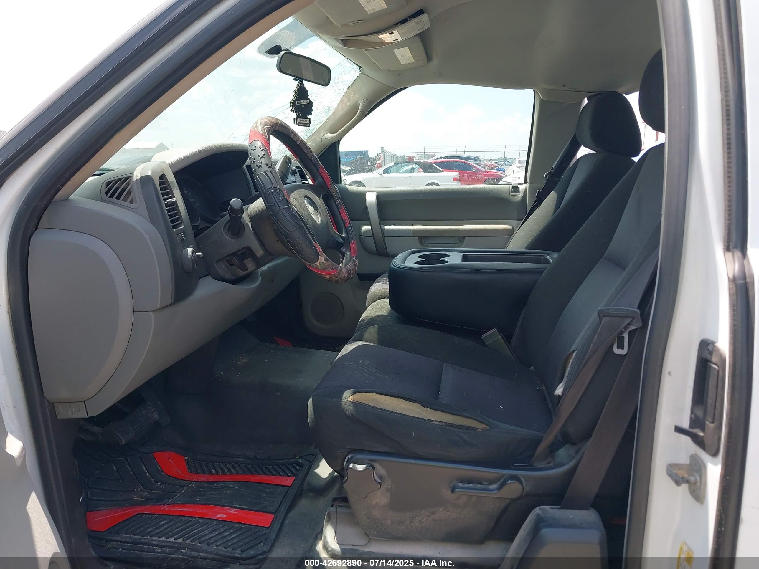 CHEVROLET SILVERADO image 5