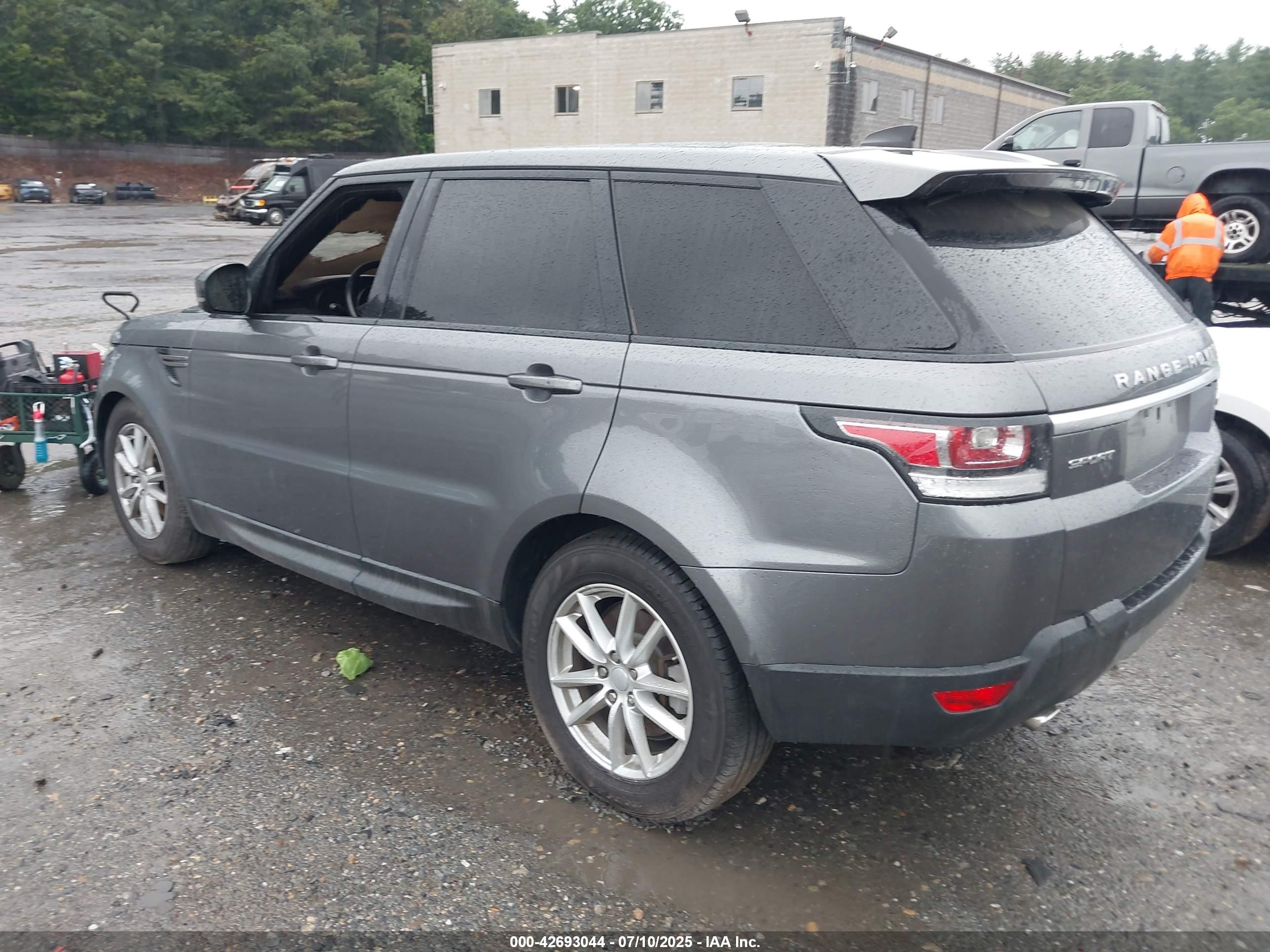 LAND ROVER image 3