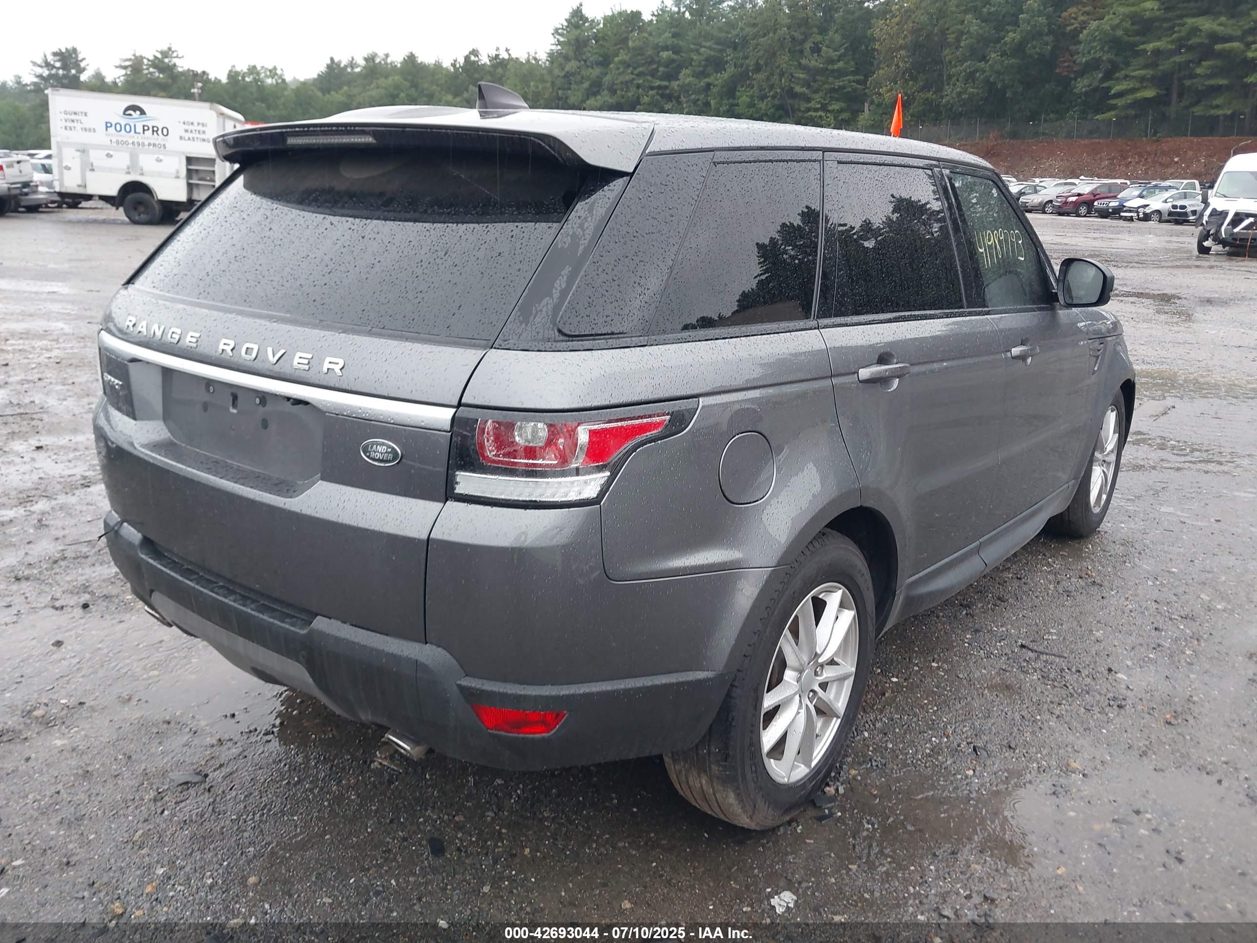 LAND ROVER image 4