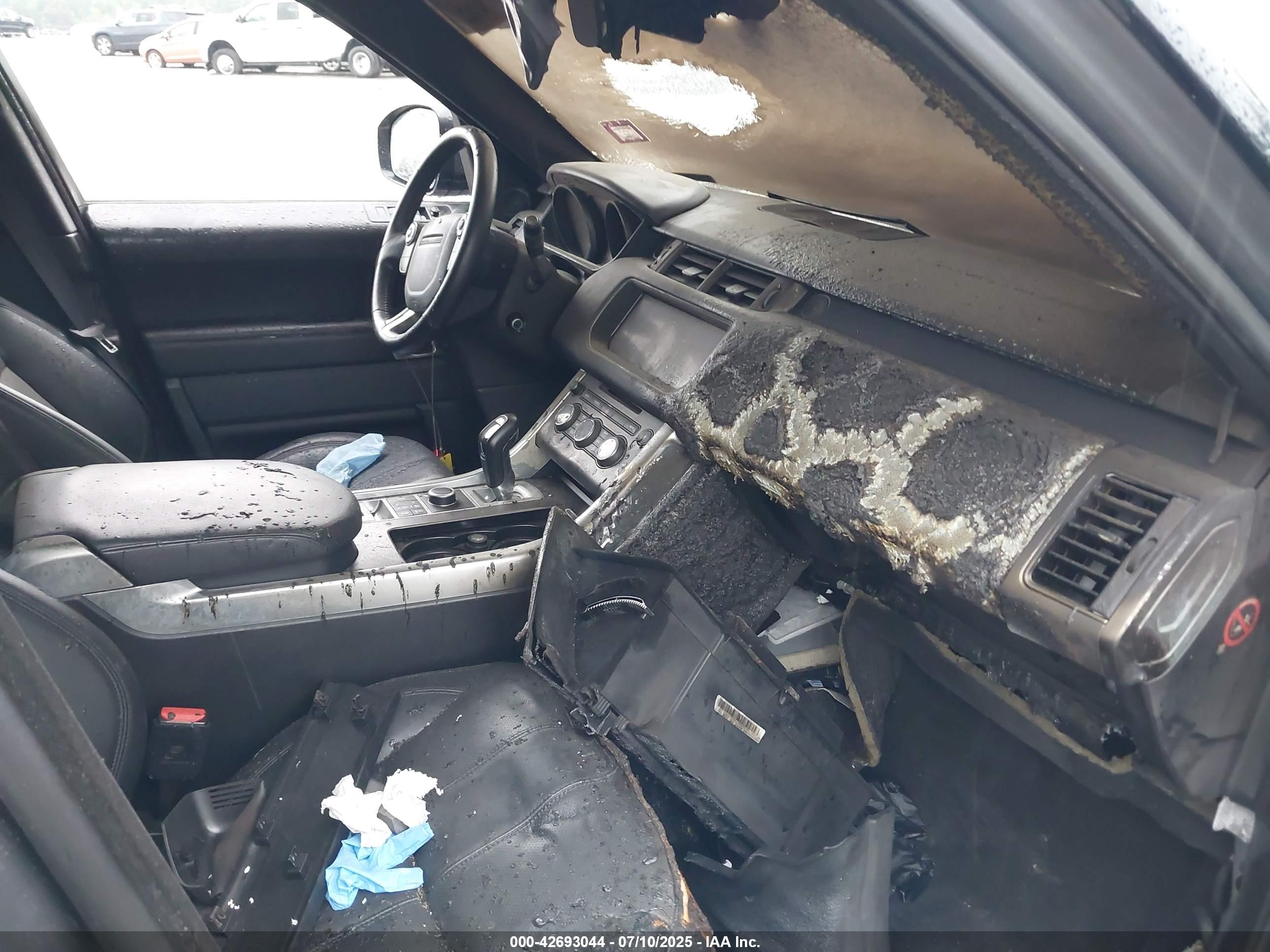 LAND ROVER image 6
