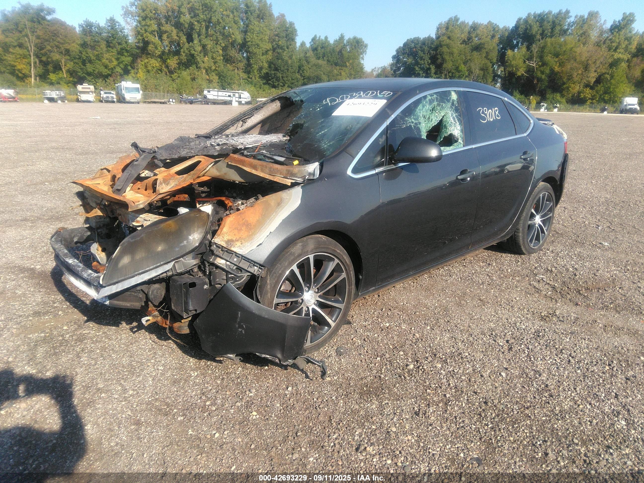 BUICK VERANO image 2