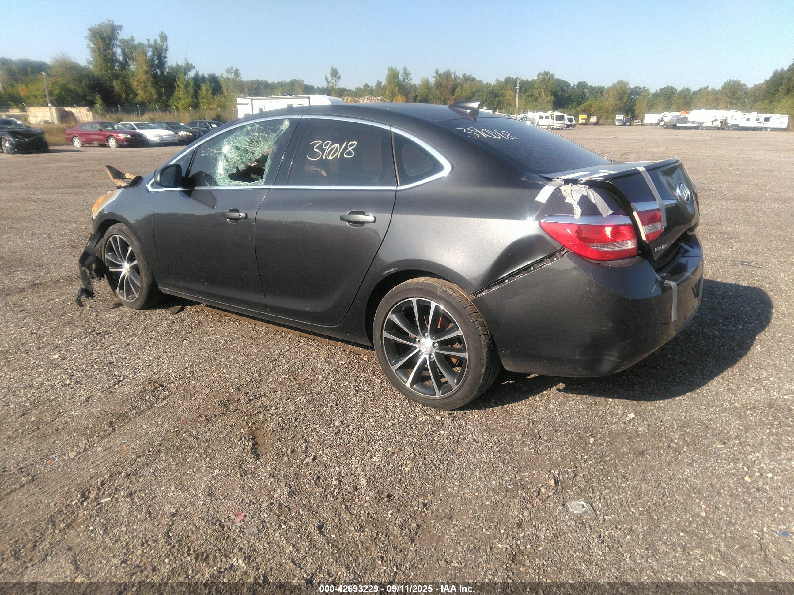 BUICK VERANO image 3