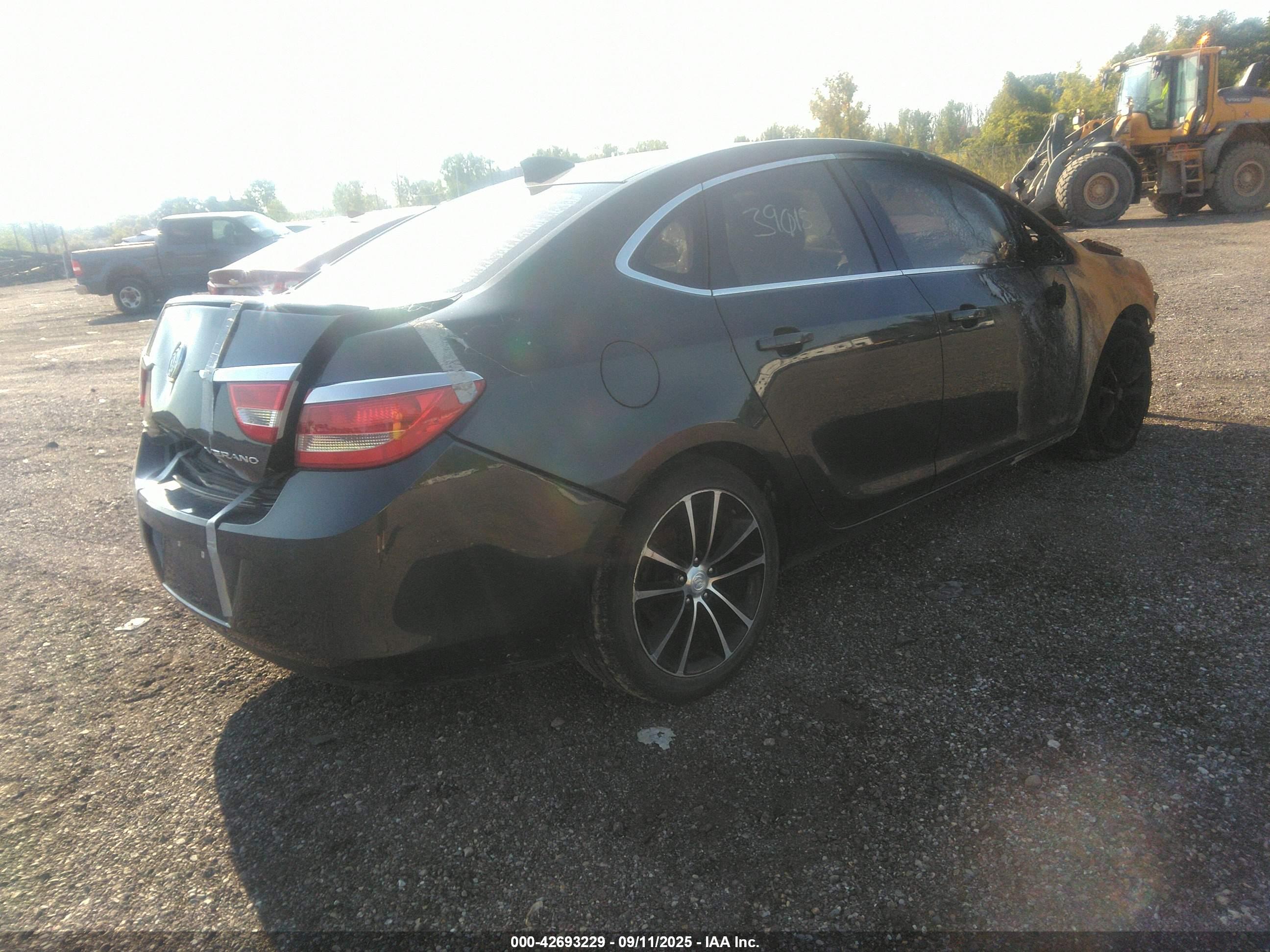 BUICK VERANO image 4