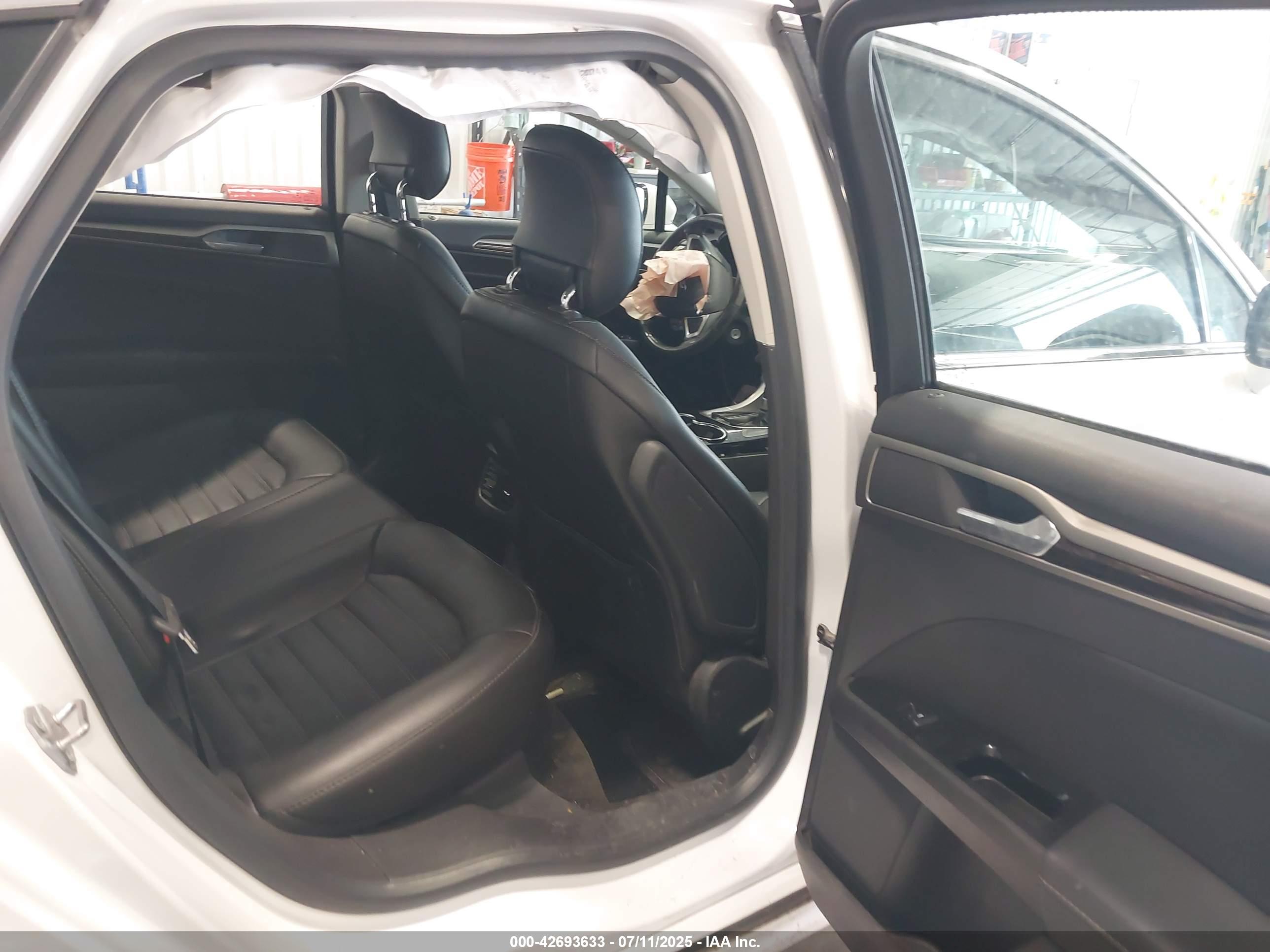 FORD FUSION image 8