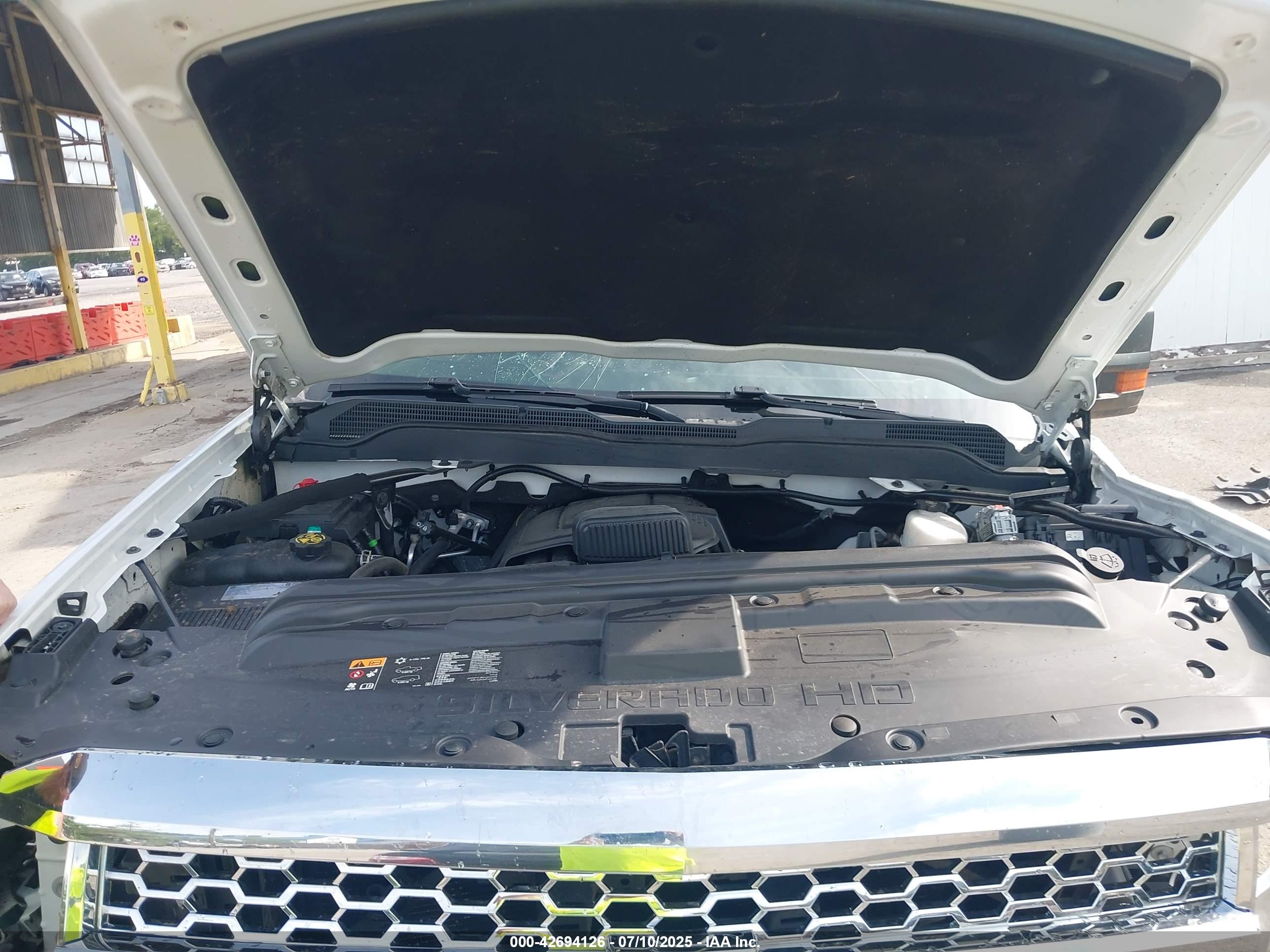 CHEVROLET SILVERADO image 10