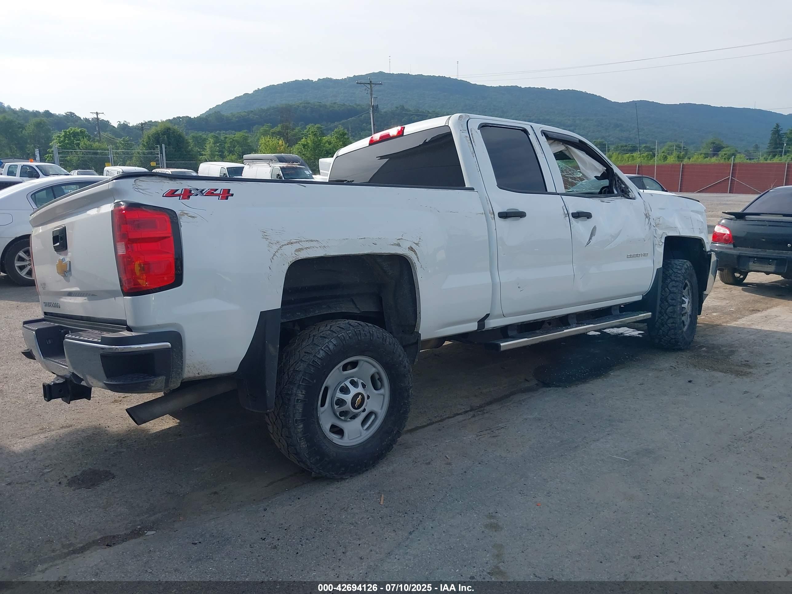 CHEVROLET SILVERADO image 4