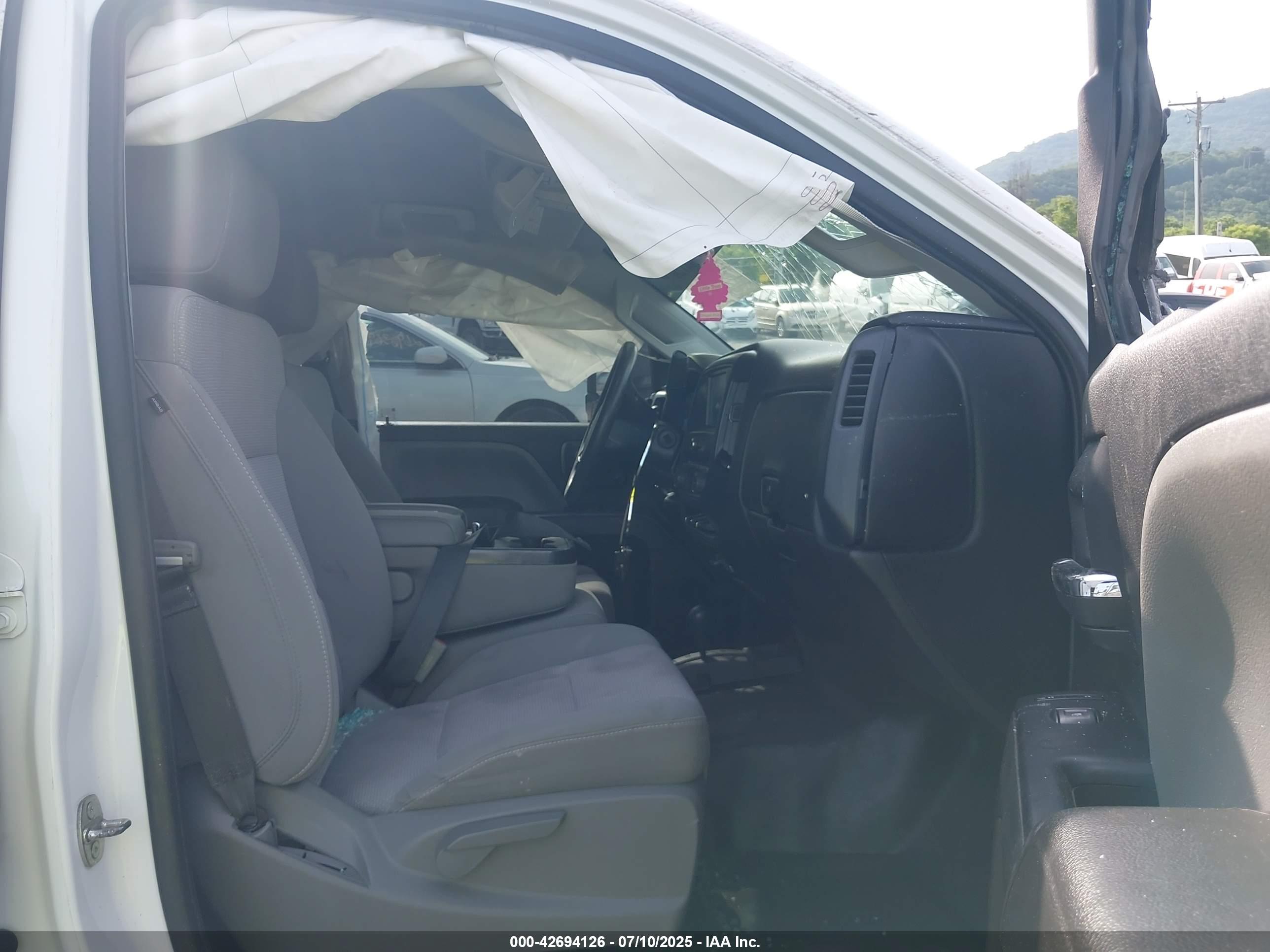 CHEVROLET SILVERADO image 5