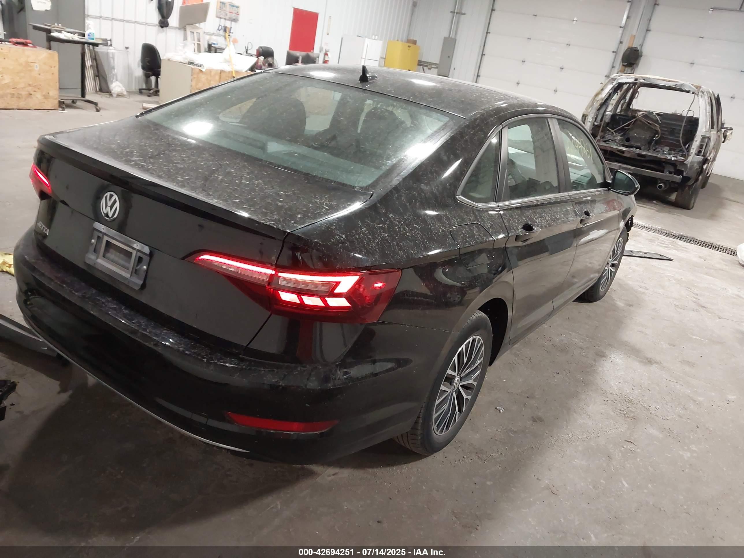 VOLKSWAGEN JETTA image 4