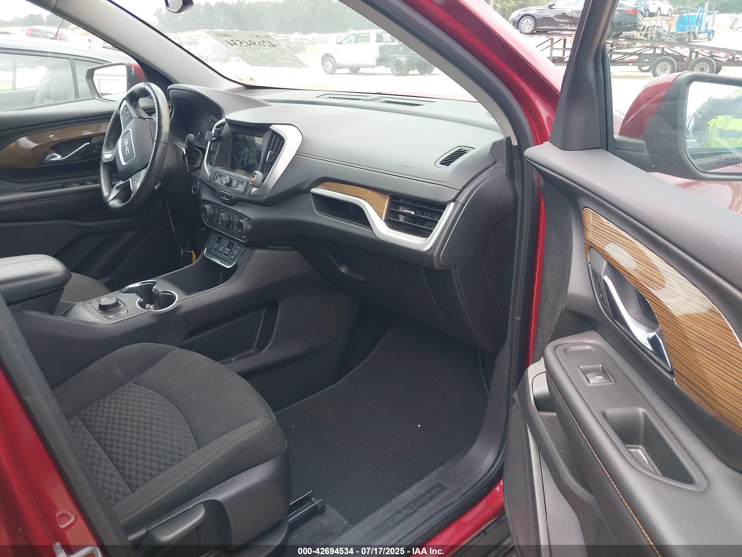GMC TERRAIN image 5
