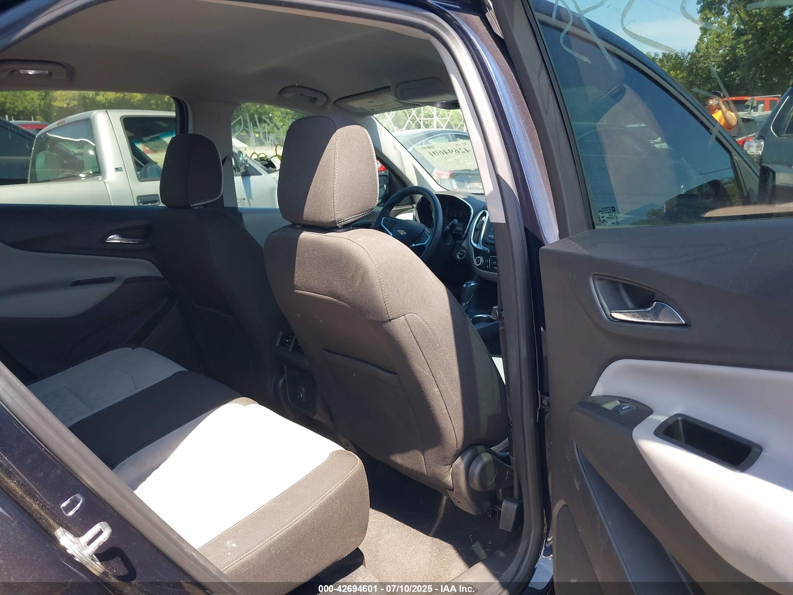 CHEVROLET EQUINOX image 8