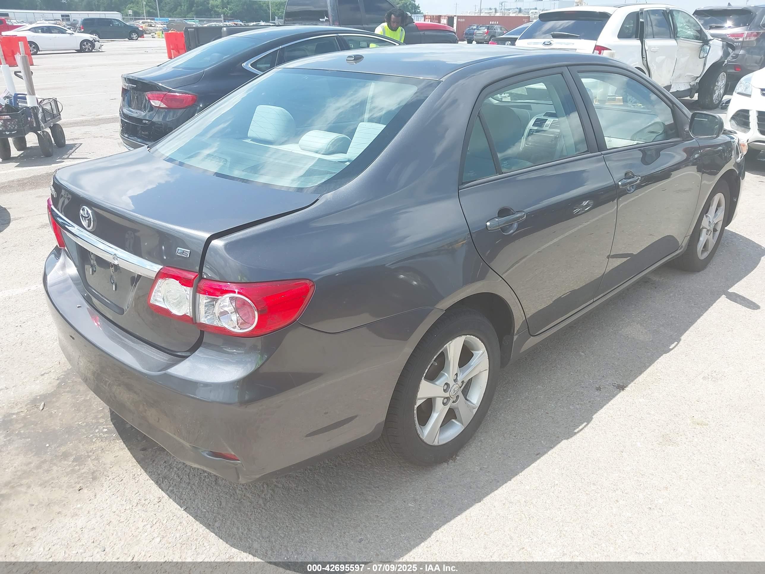 TOYOTA COROLLA image 4